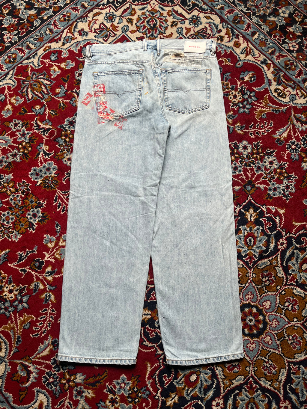Diesel Dagh Relaxed FIT Light WashED Distressed Graphic JEANS - 34
