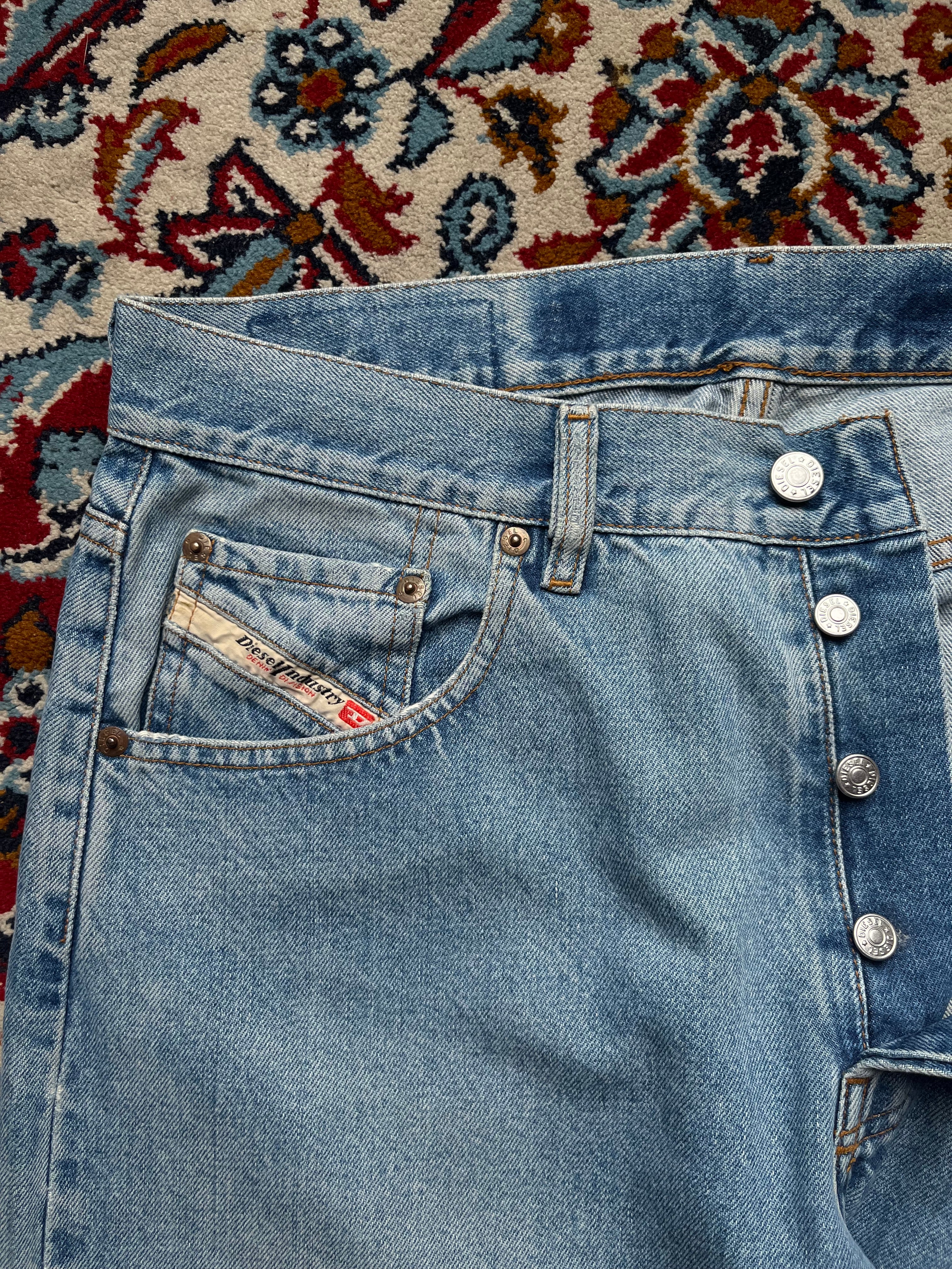 Vintage Diesel Relaxed FIT Light WashED JEANS - 32