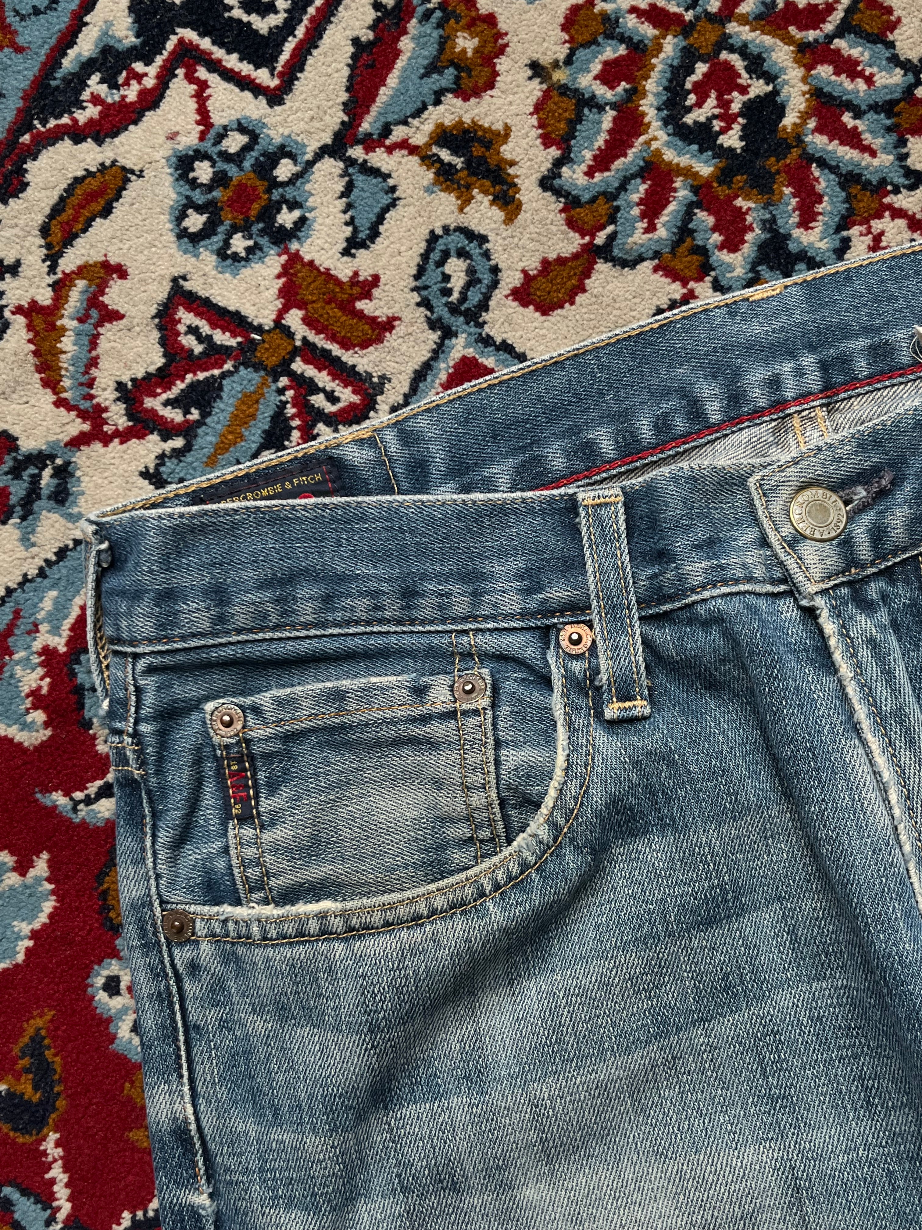 Vintage Abercrombie & Fitch Premium Denim Distressed Light WashED BOOTCUT JEANS - 32