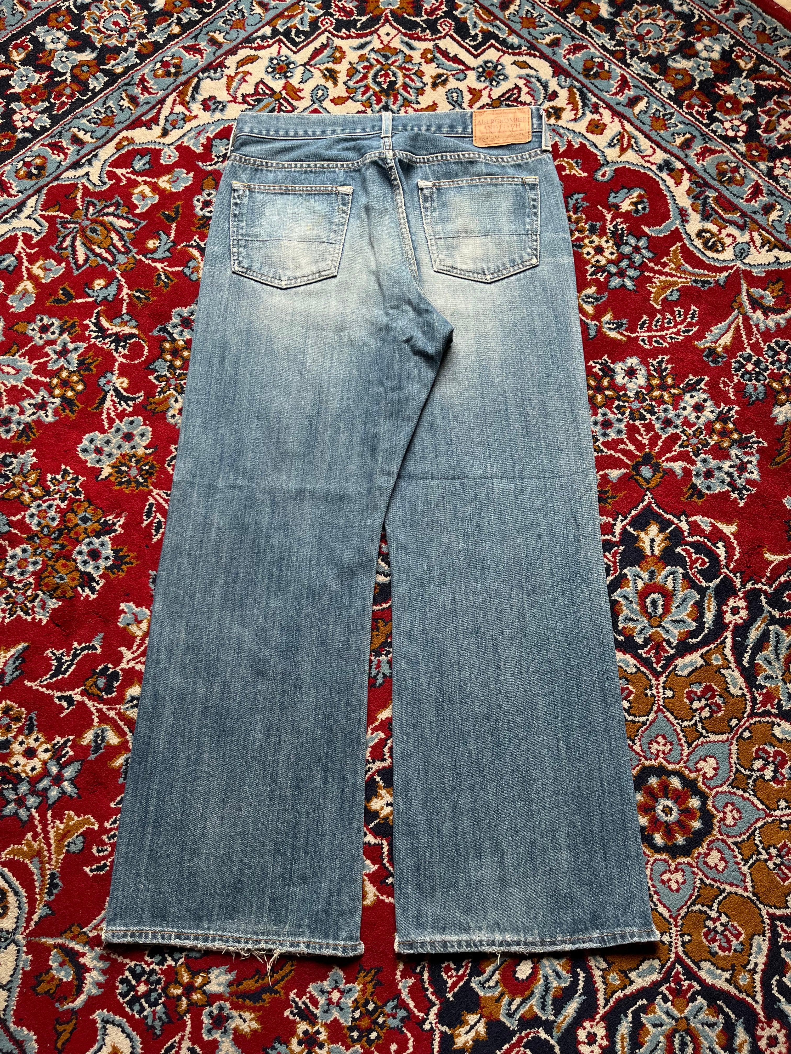 Vintage Abercrombie & Fitch Premium Denim Distressed Light WashED BOOTCUT JEANS - 32
