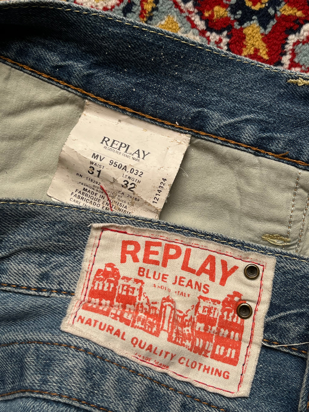 Replay Faded Light WashED RELAXED Bootcut JEANS - 32