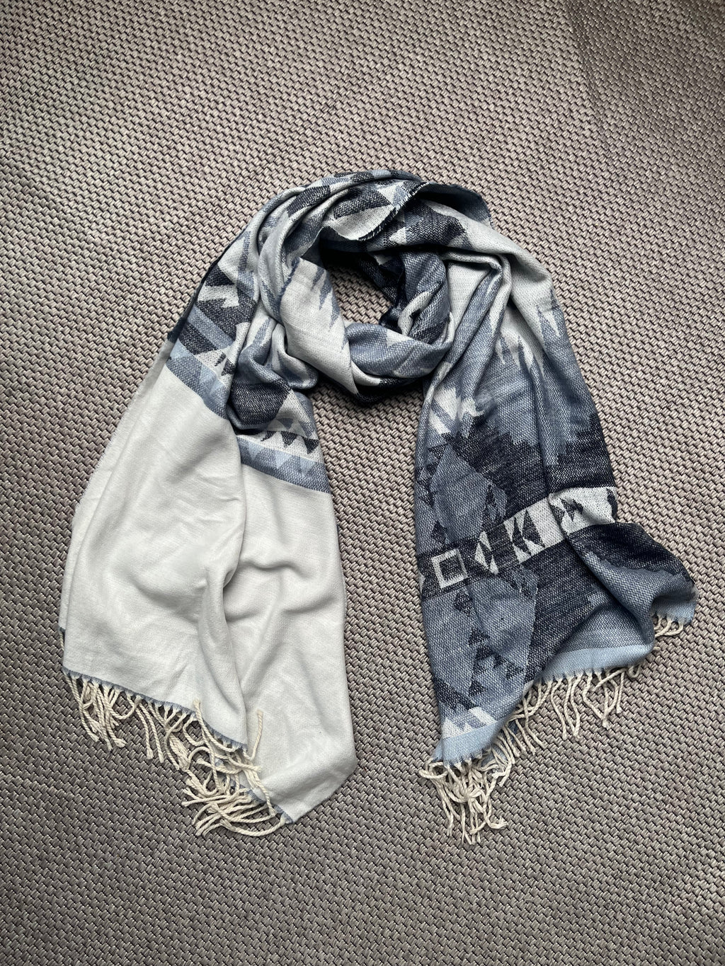 GAP Southwest Aztec Geometric Pattern Shawl