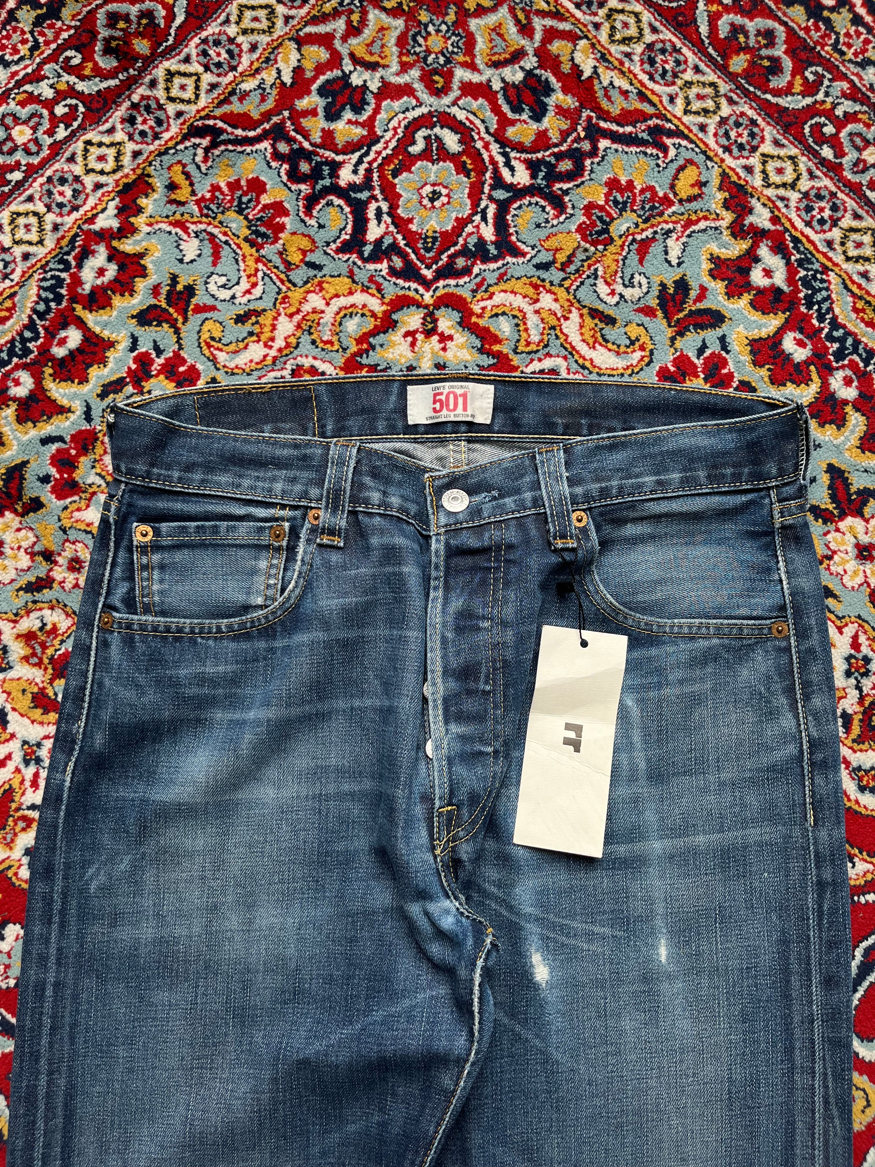 Levi's 501 Original Straight FIT Medium WashED Jeans - 32