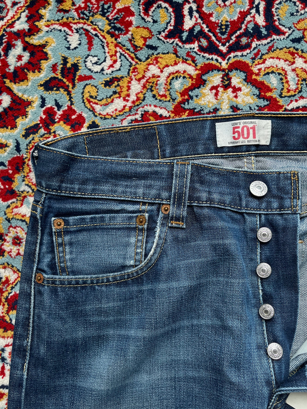 Levi's 501 Original Straight FIT Medium WashED Jeans - 32