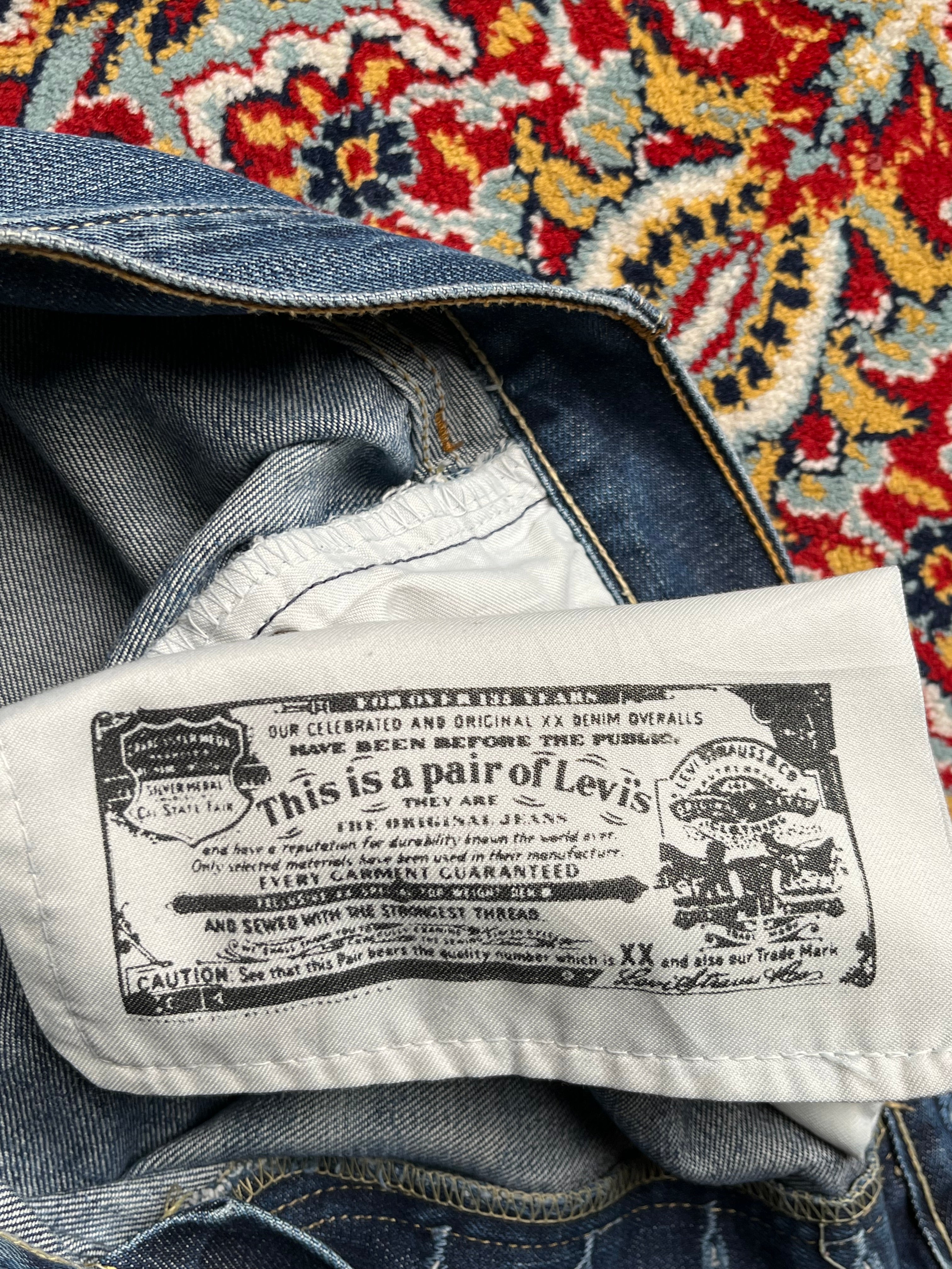 Levi's 501 Original Straight FIT Medium WashED Jeans - 32