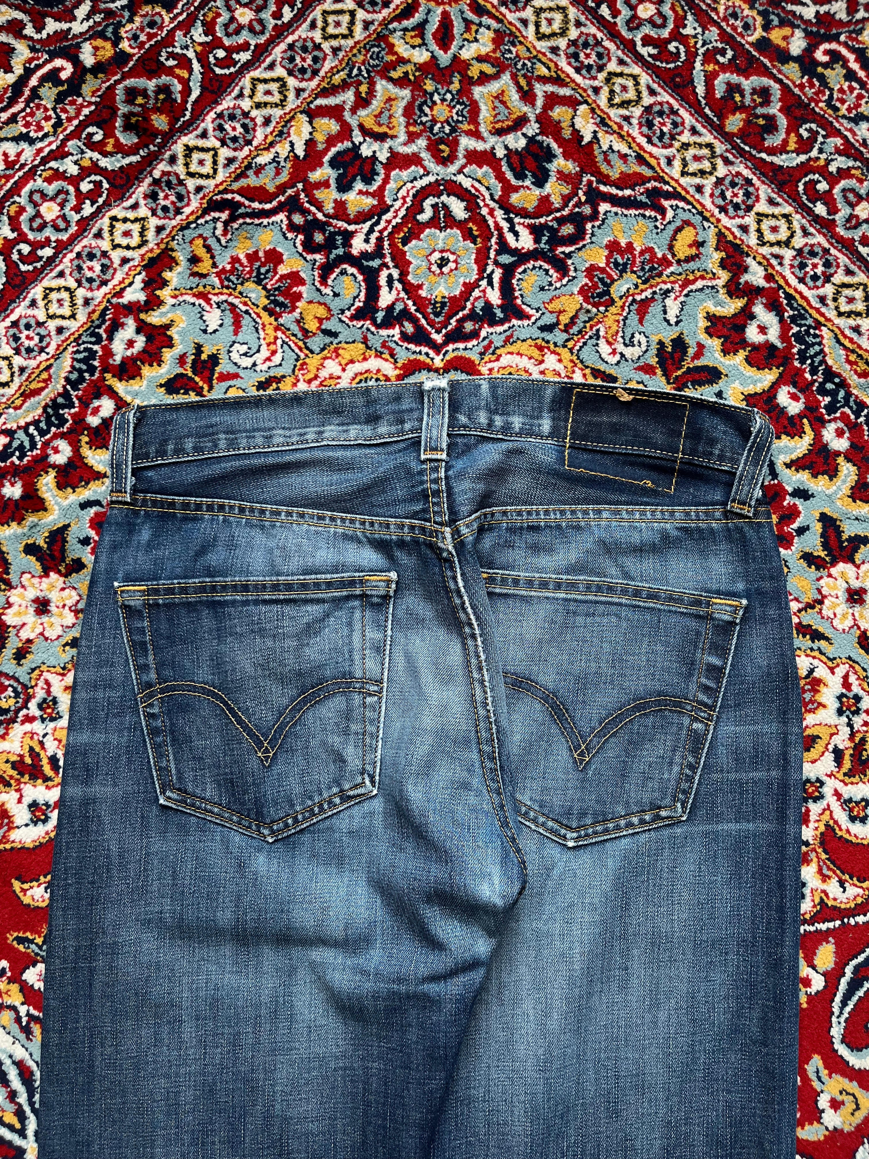 Levi's 501 Original Straight FIT Medium WashED Jeans - 32