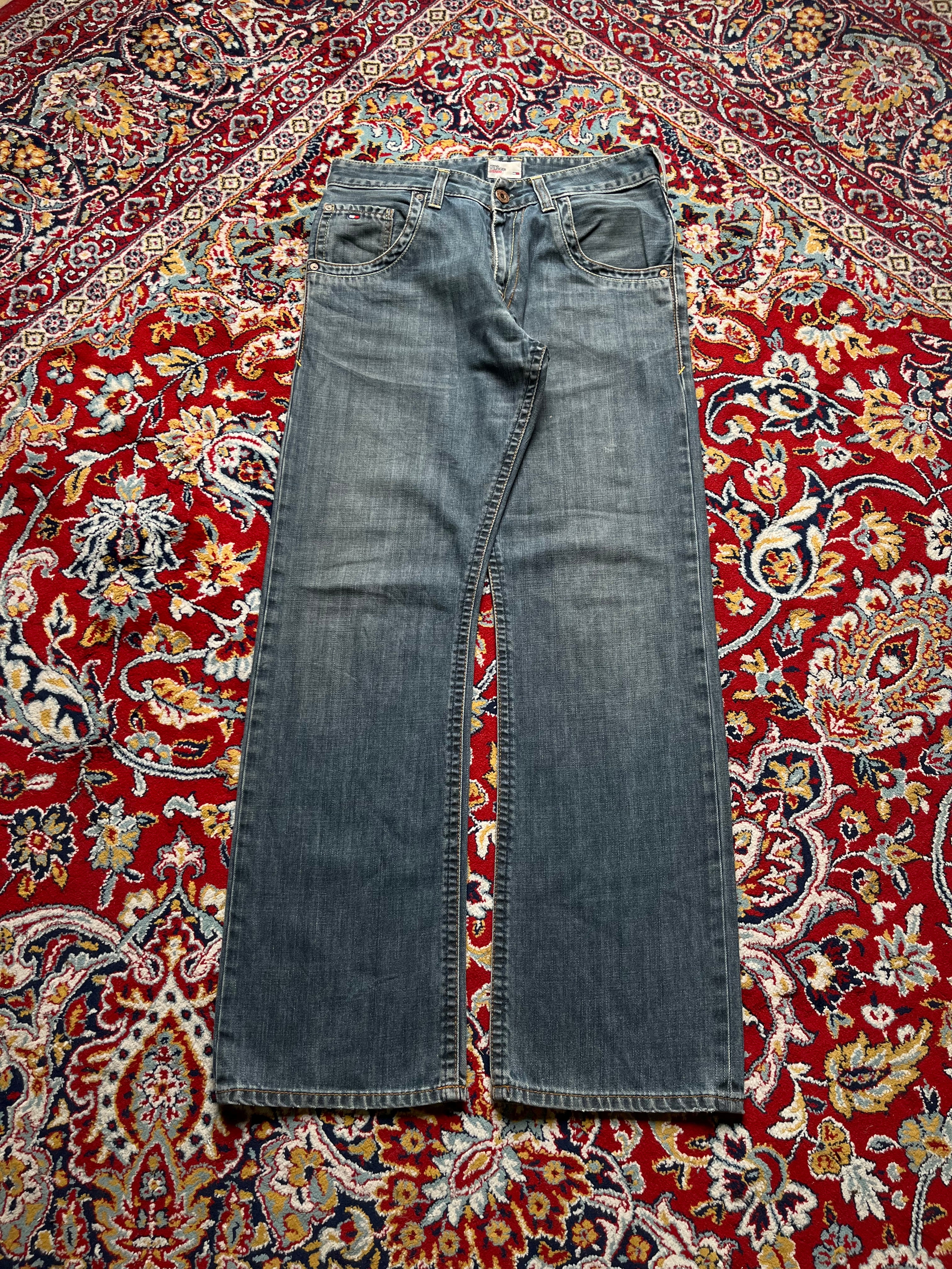 Vintage Tommy Hilfiger Medium WashED Wide FIT JEANS - 32