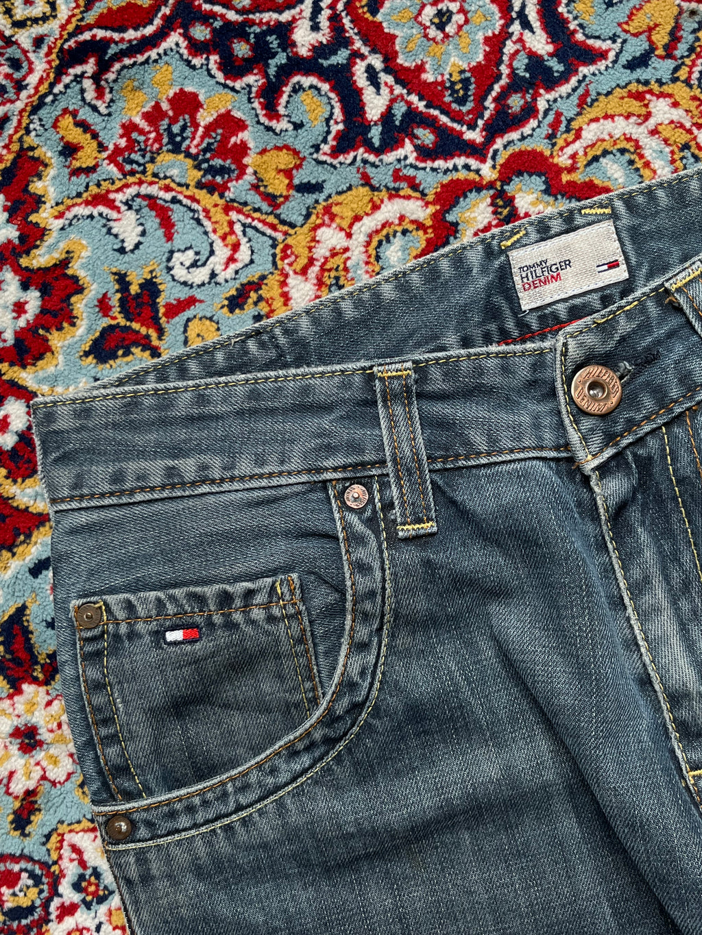 Vintage Tommy Hilfiger Medium WashED Wide FIT JEANS - 32