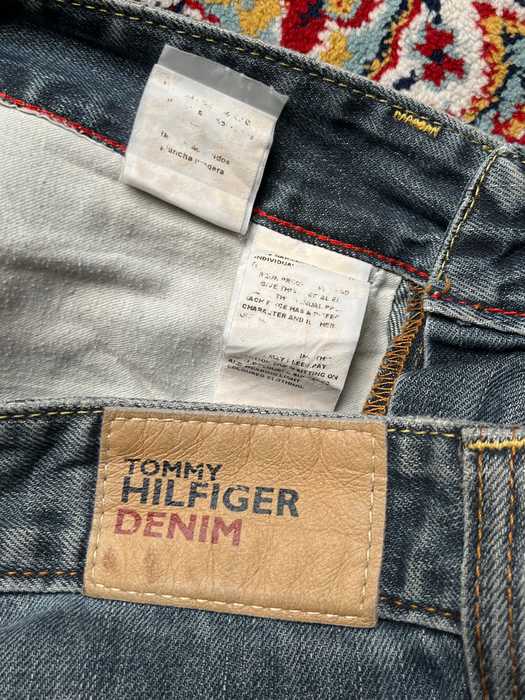 Vintage Tommy Hilfiger Medium WashED Wide FIT JEANS - 32