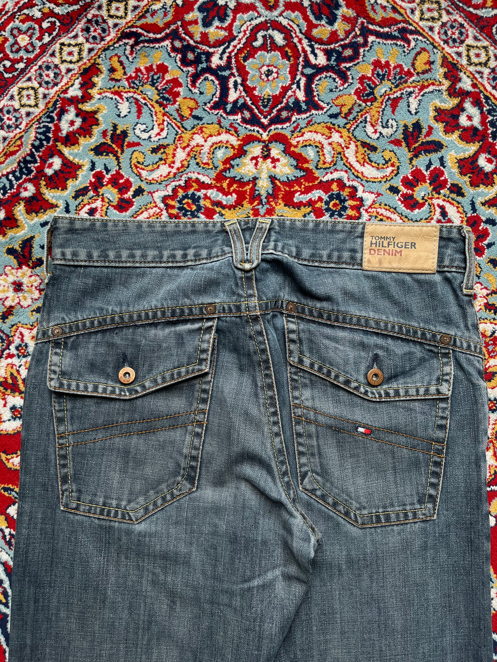 Vintage Tommy Hilfiger Medium WashED Wide FIT JEANS - 32