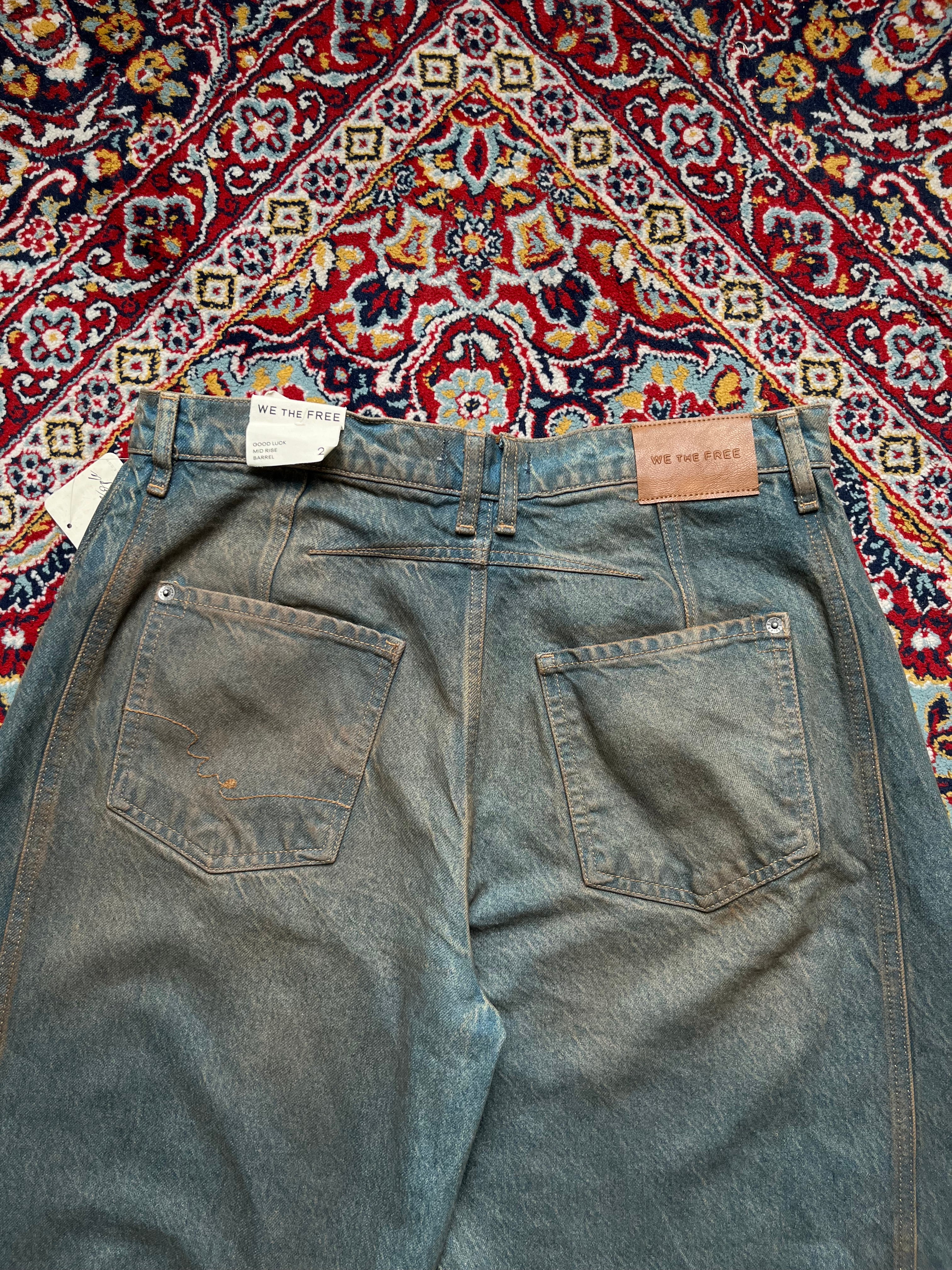 We The Free Mid Rise Horseshoe Barrel Baggy JEANS - 32
