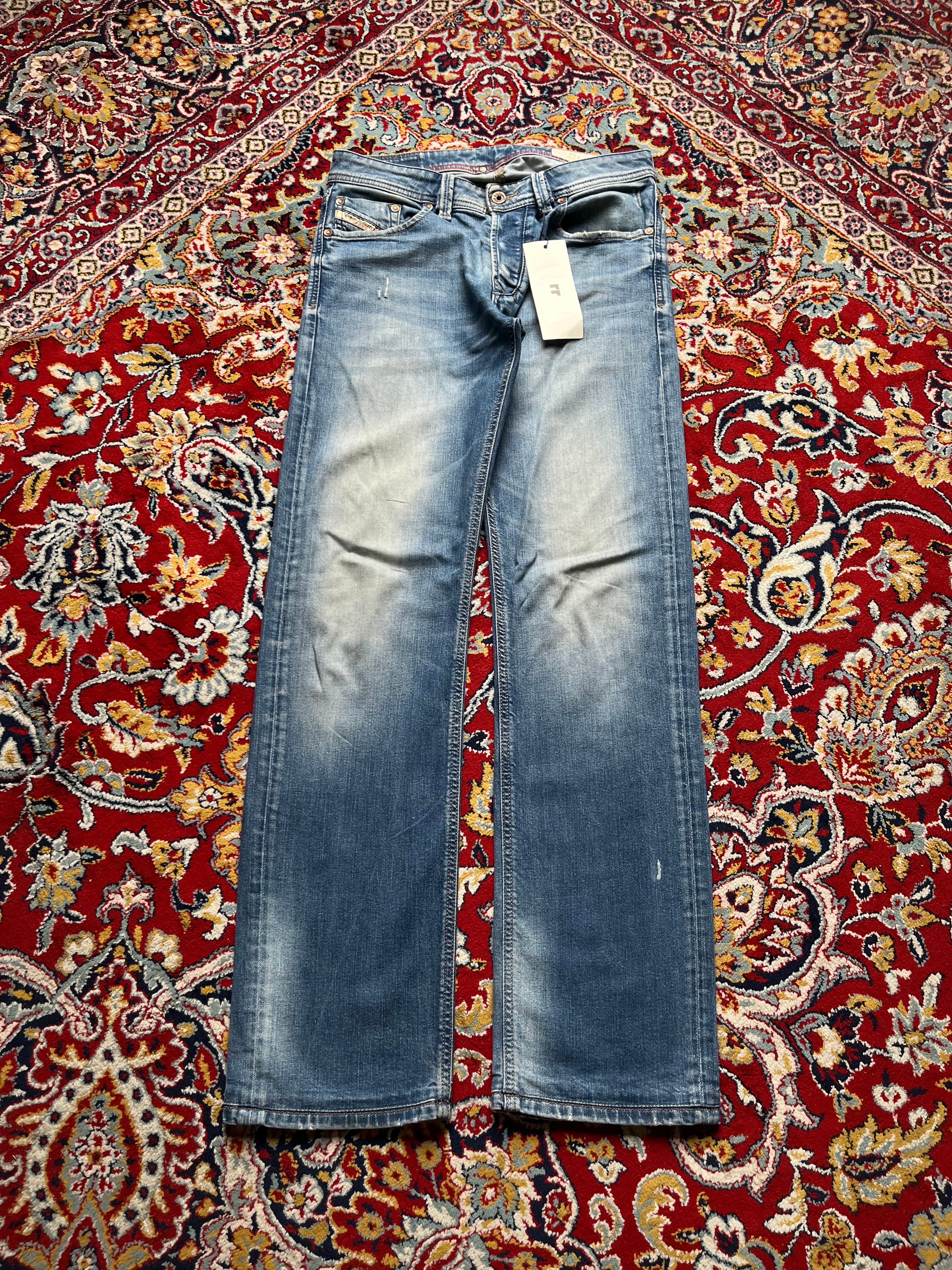 Diesel Larkee Regular Straight FIT Medium WashED JEANS - 30