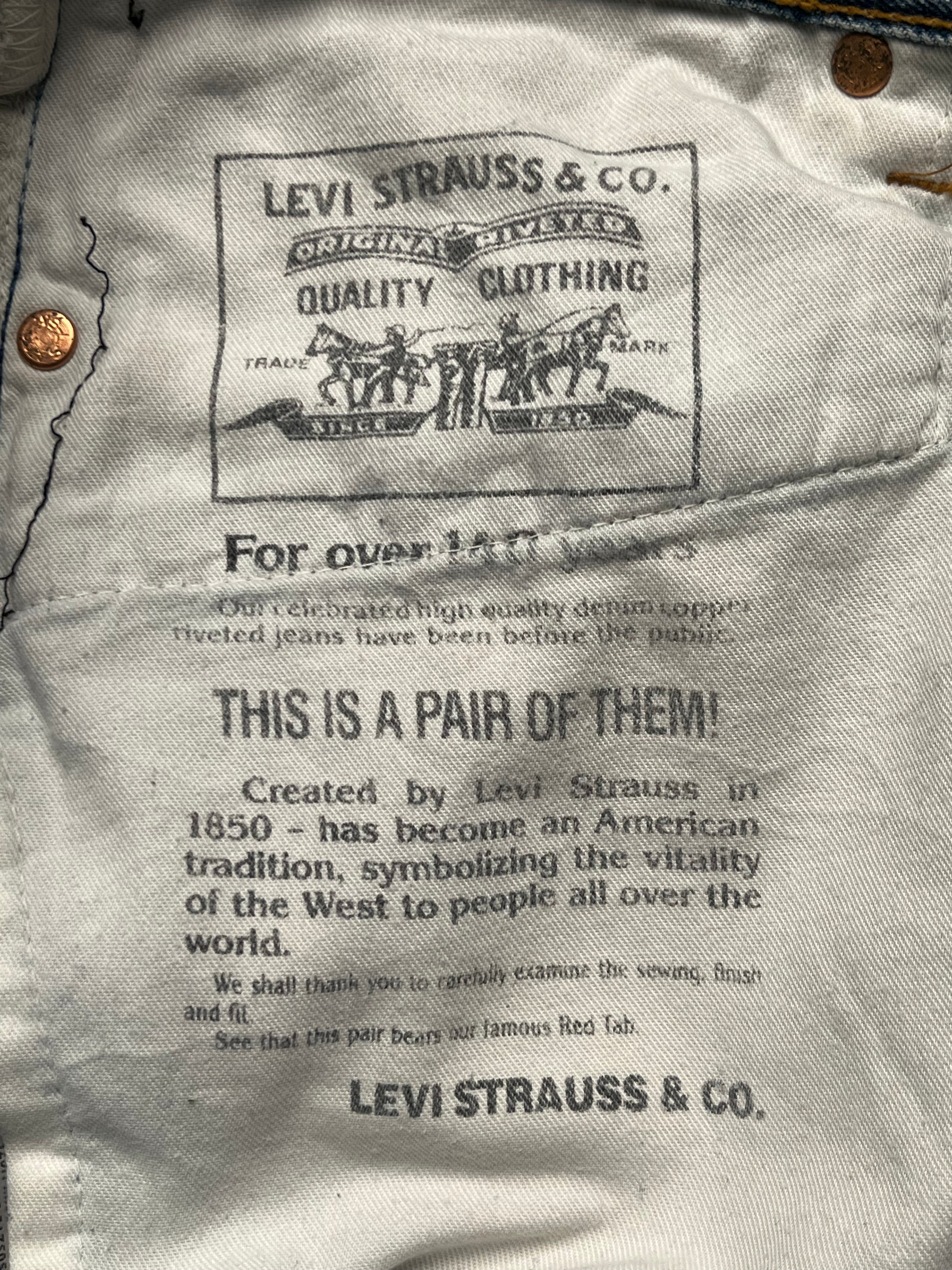Levi's Light WashED Straight FIT Classic JEANS - 32