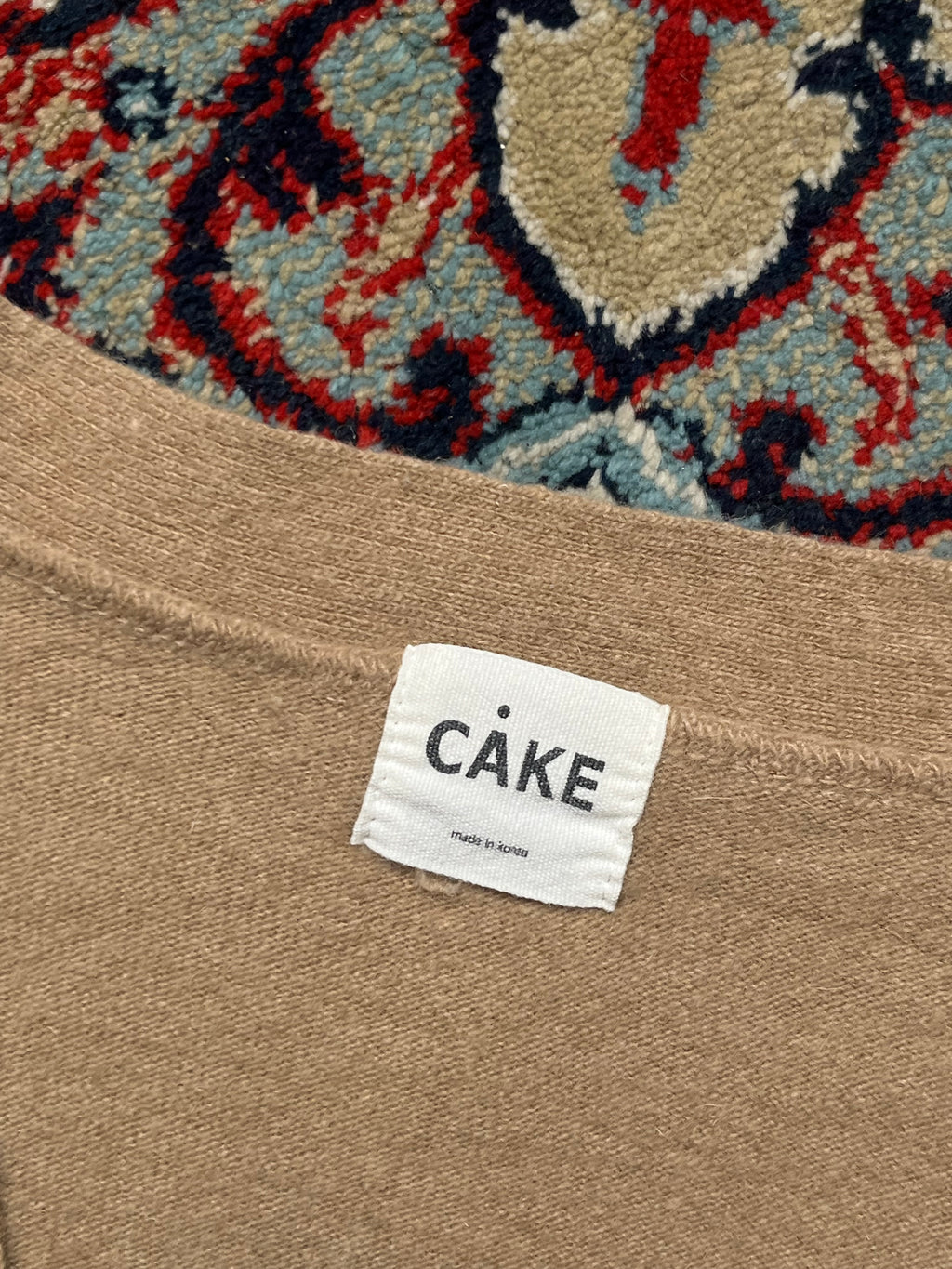 Cake V-Neck Button Front Knit Cardigan - M