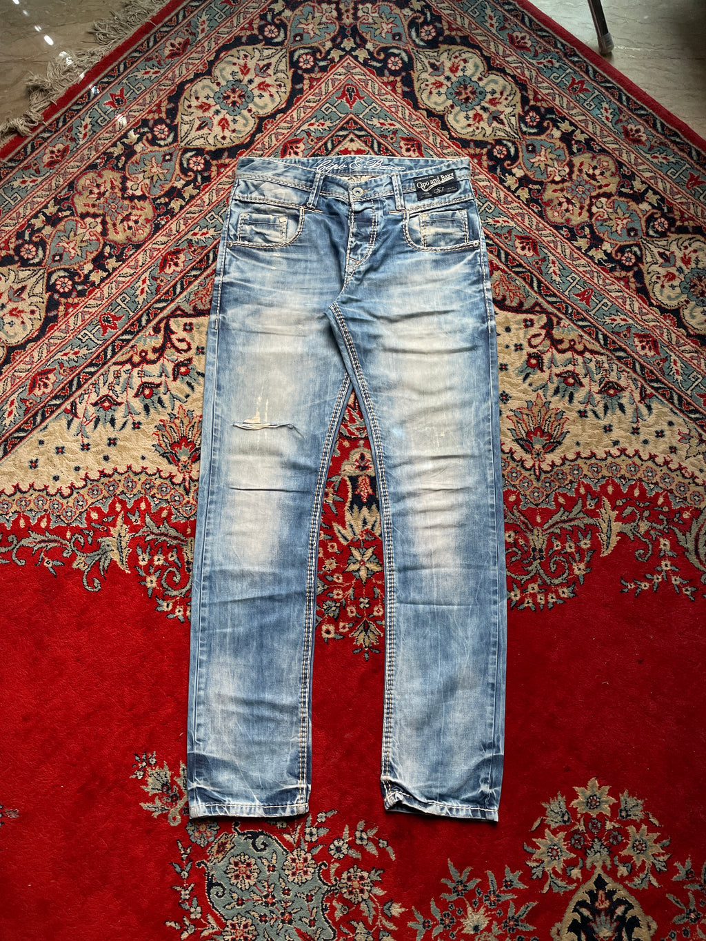 CIPO & BAXX Blue Light Wash Distressed Contrast Stitch Straight JEANS - 32
