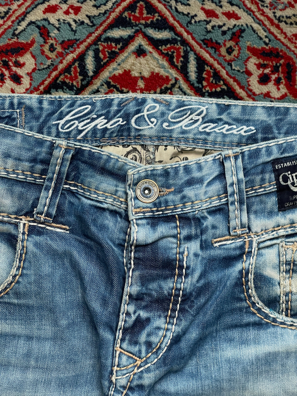 CIPO & BAXX Blue Light Wash Distressed Contrast Stitch Straight JEANS - 32