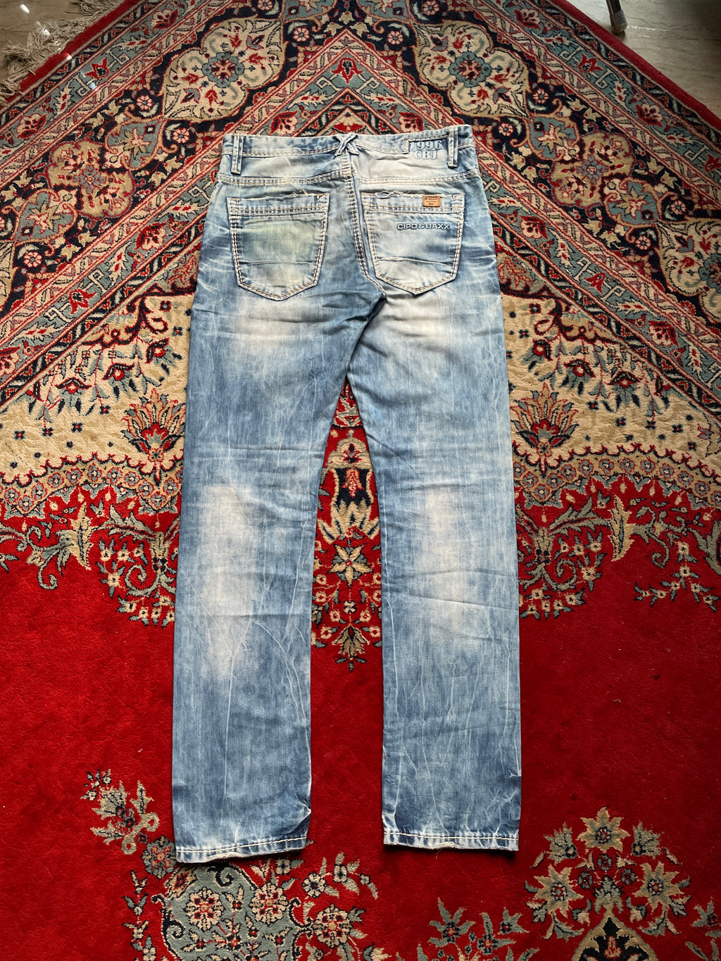 CIPO & BAXX Blue Light Wash Distressed Contrast Stitch Straight JEANS - 32