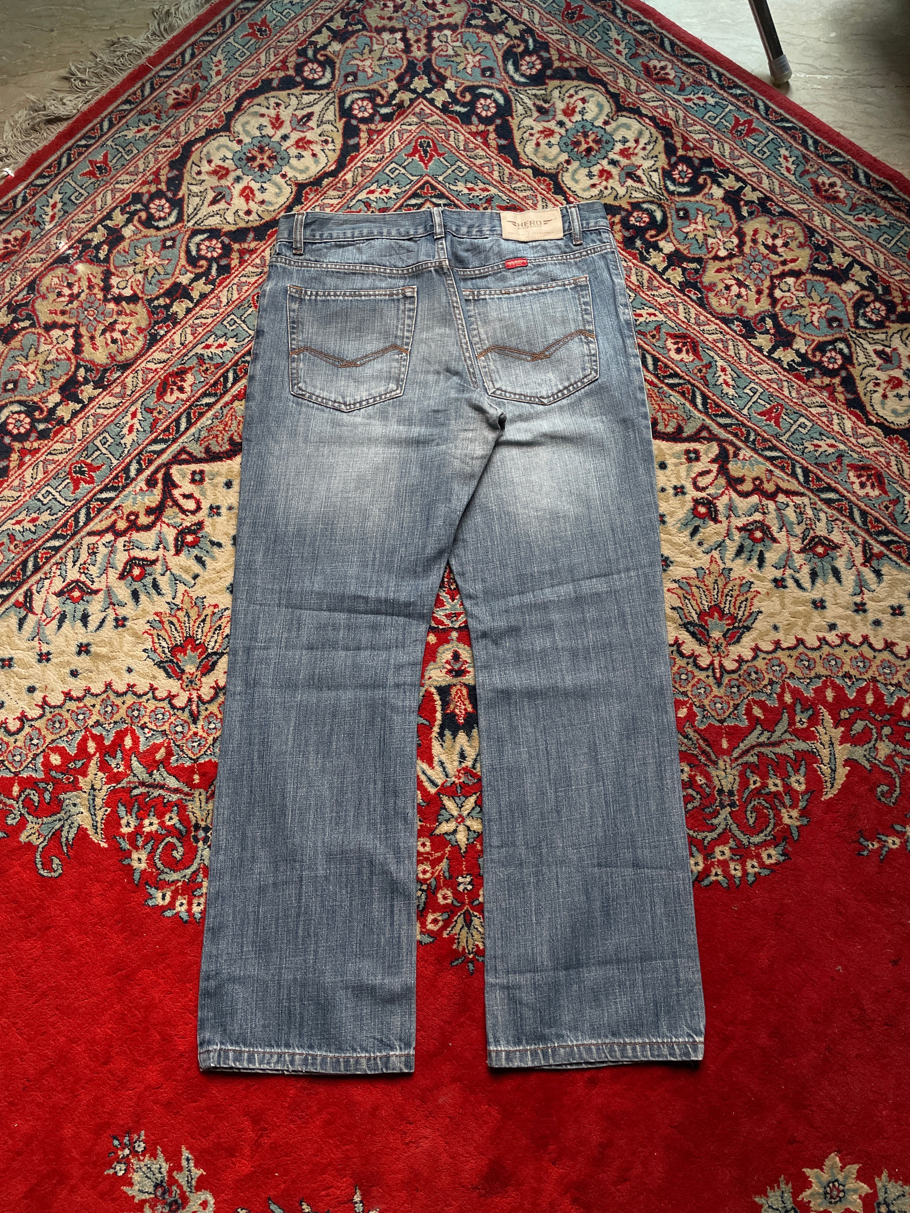 Hero by John Medoox Medium Wash Fade Straight FIT JEANS - 32