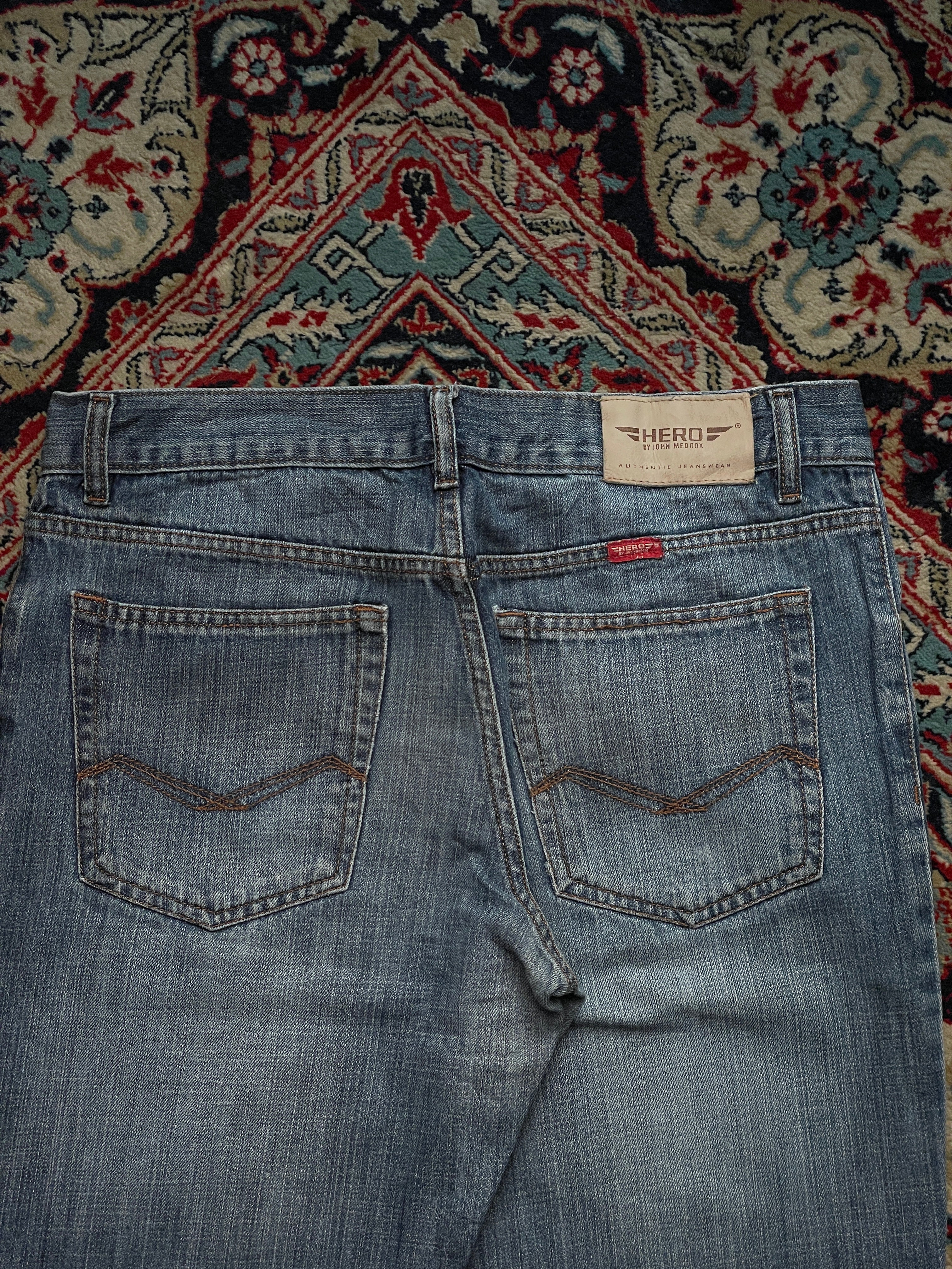 Hero by John Medoox Medium Wash Fade Straight FIT JEANS - 32