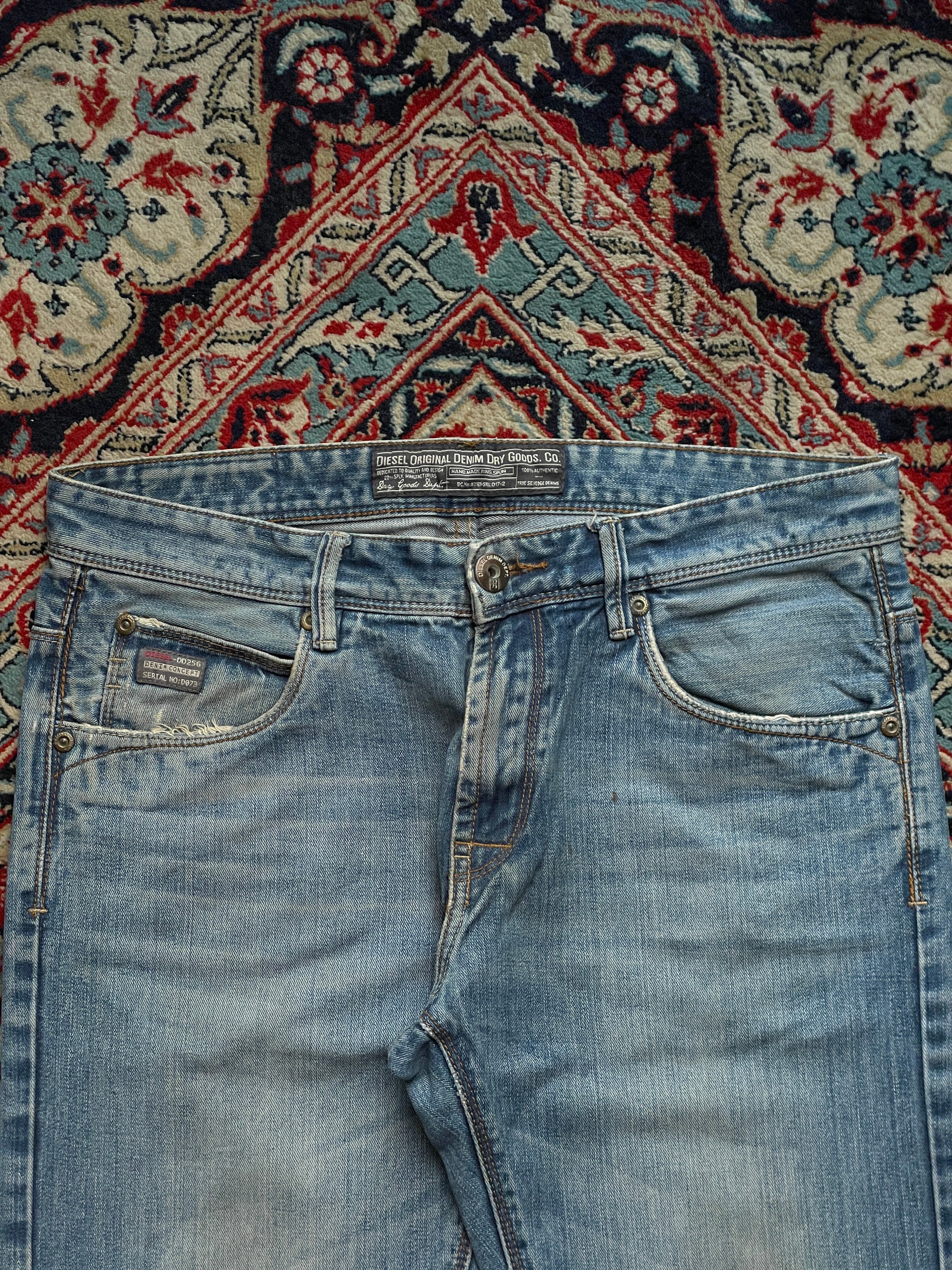Diesel Original Denim Dry Goods Light Wash Straight FIT JEANS - 32