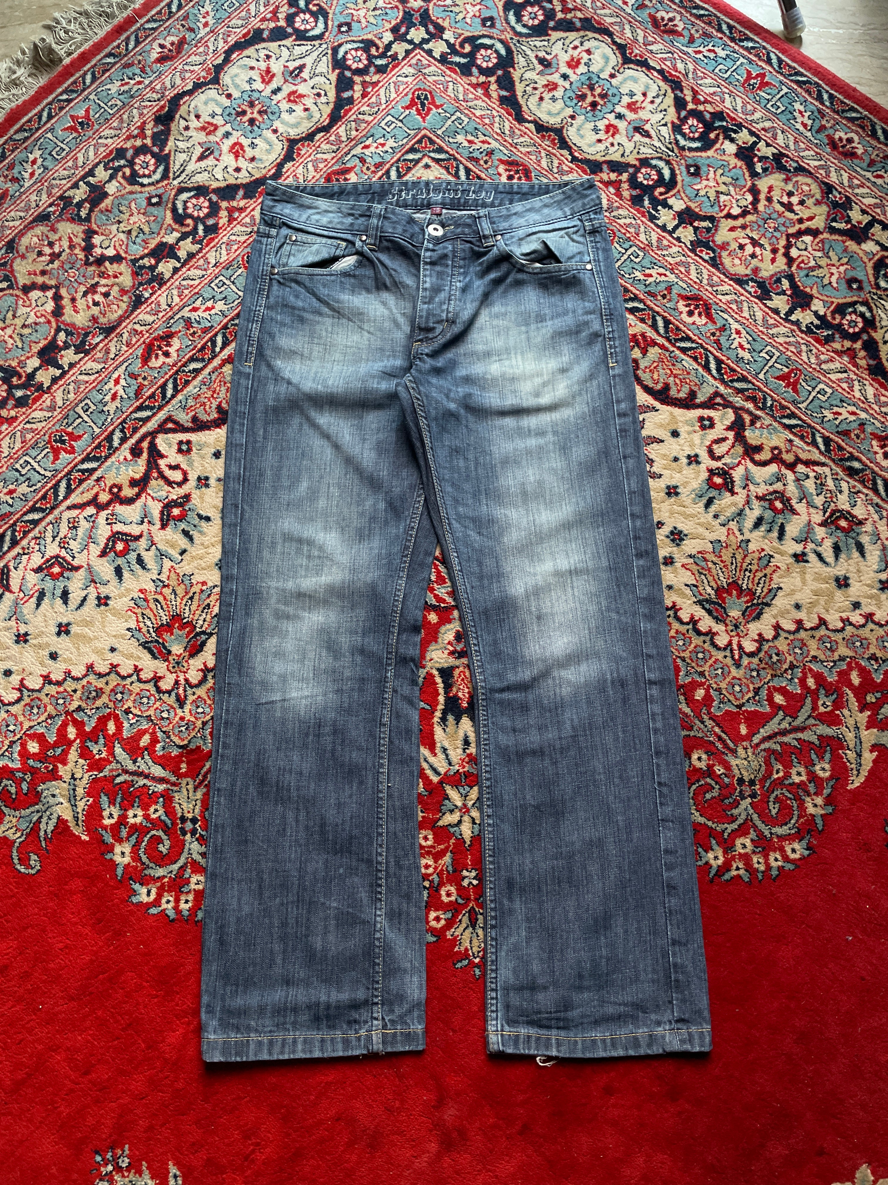 VINTAGE WASHED STRAIGHT FIT DARK BLUE JEANS - 32