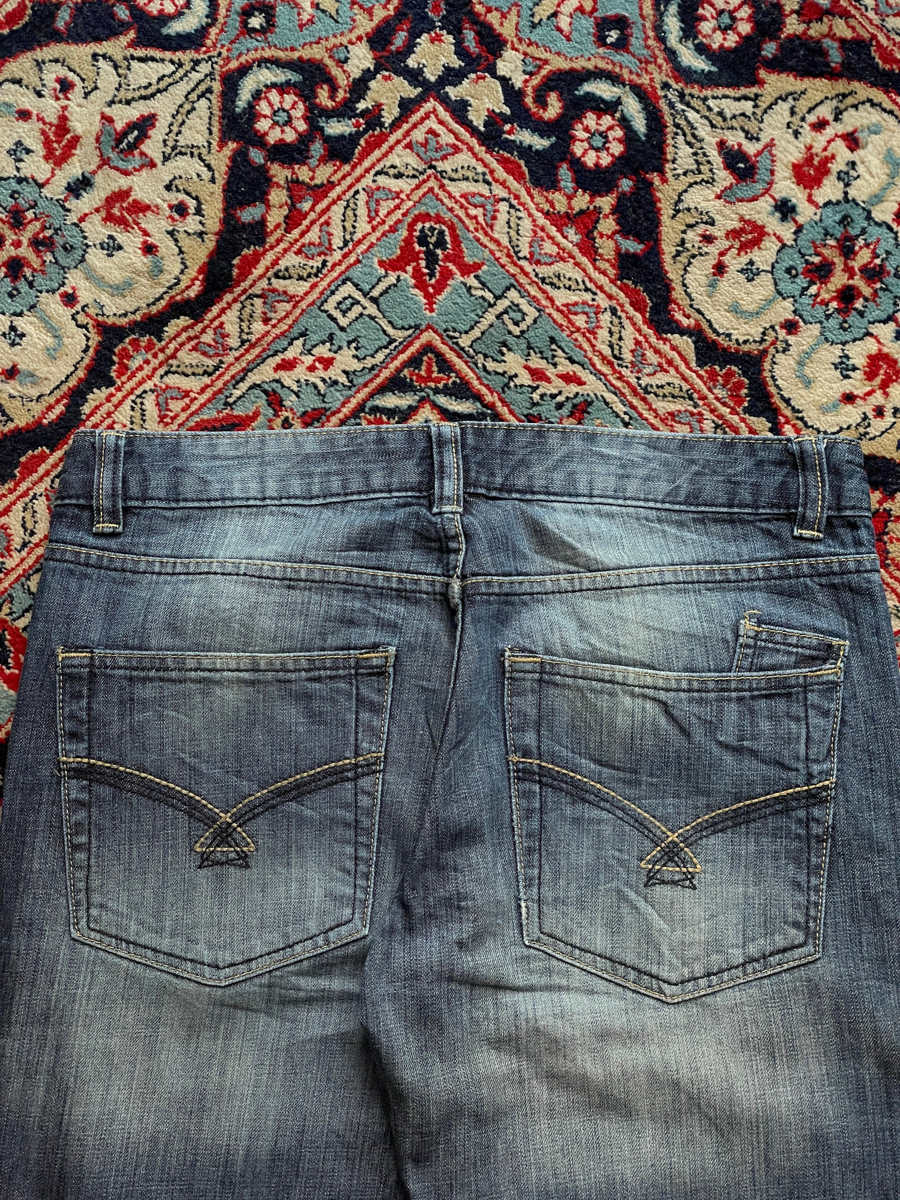 VINTAGE WASHED STRAIGHT FIT DARK BLUE JEANS - 32