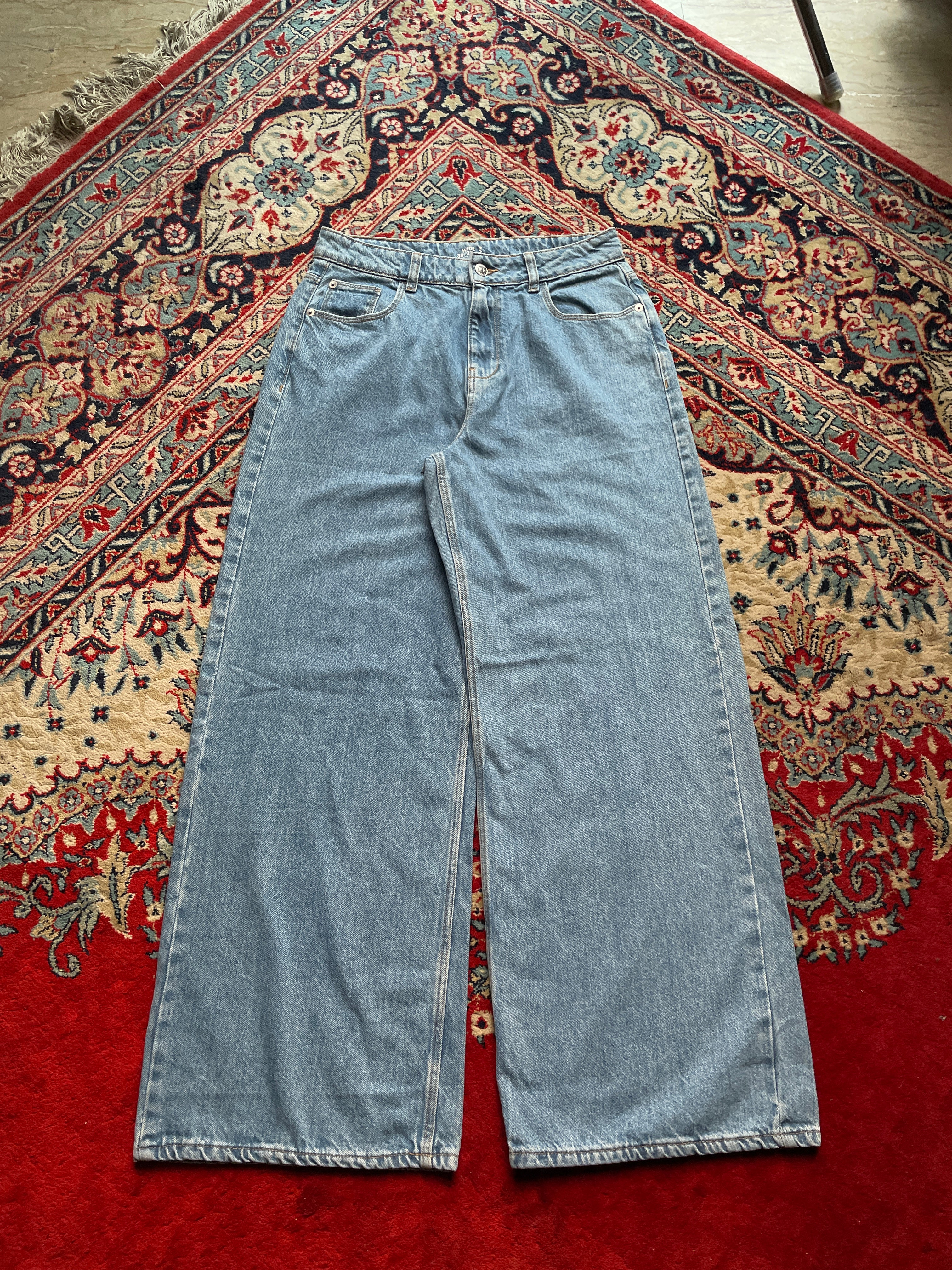 KIABI WIDE FIT HIGH WAISTED LIGHT WASH BLUE JEANS - 28