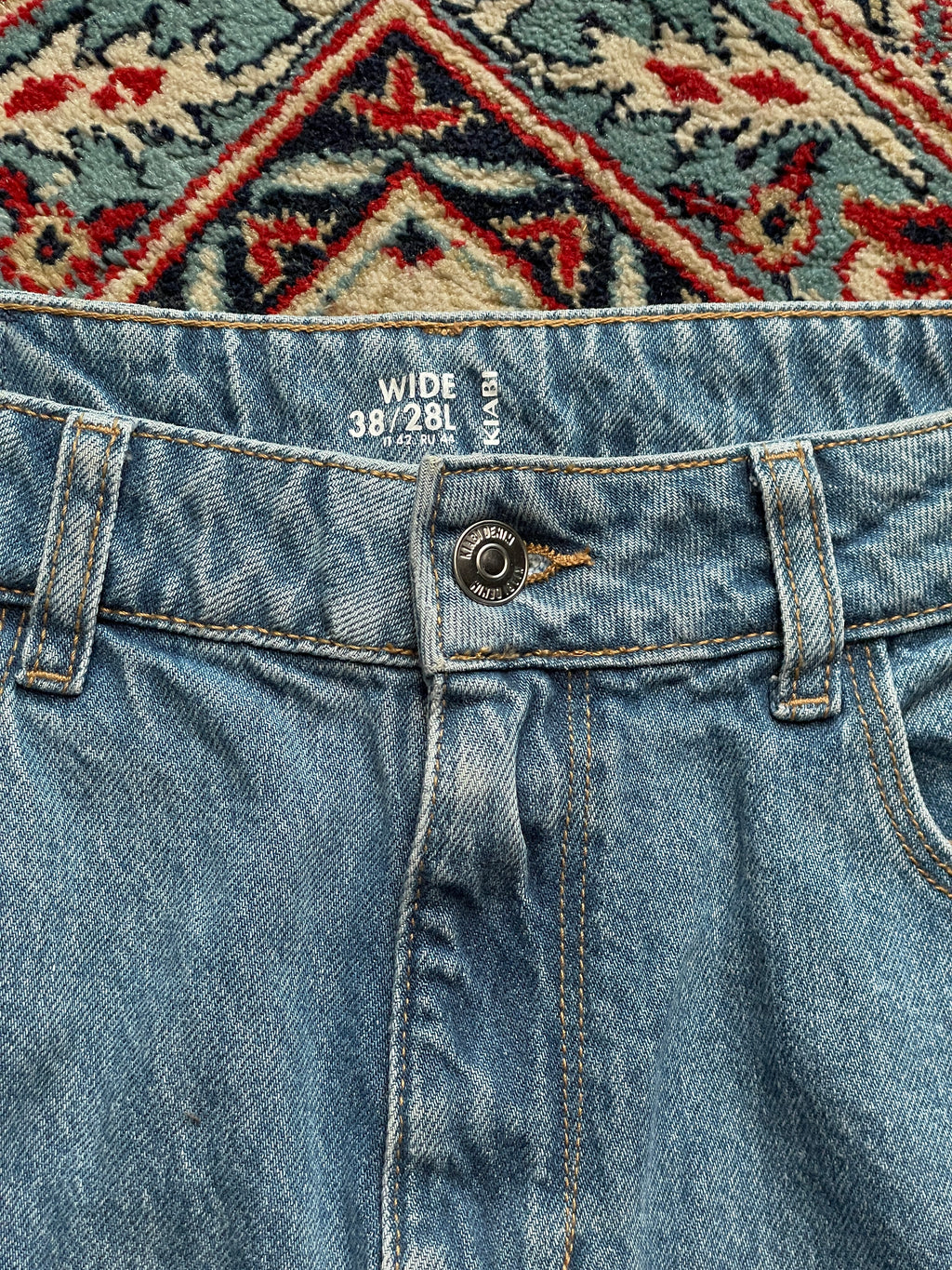 KIABI WIDE FIT HIGH WAISTED LIGHT WASH BLUE JEANS - 28