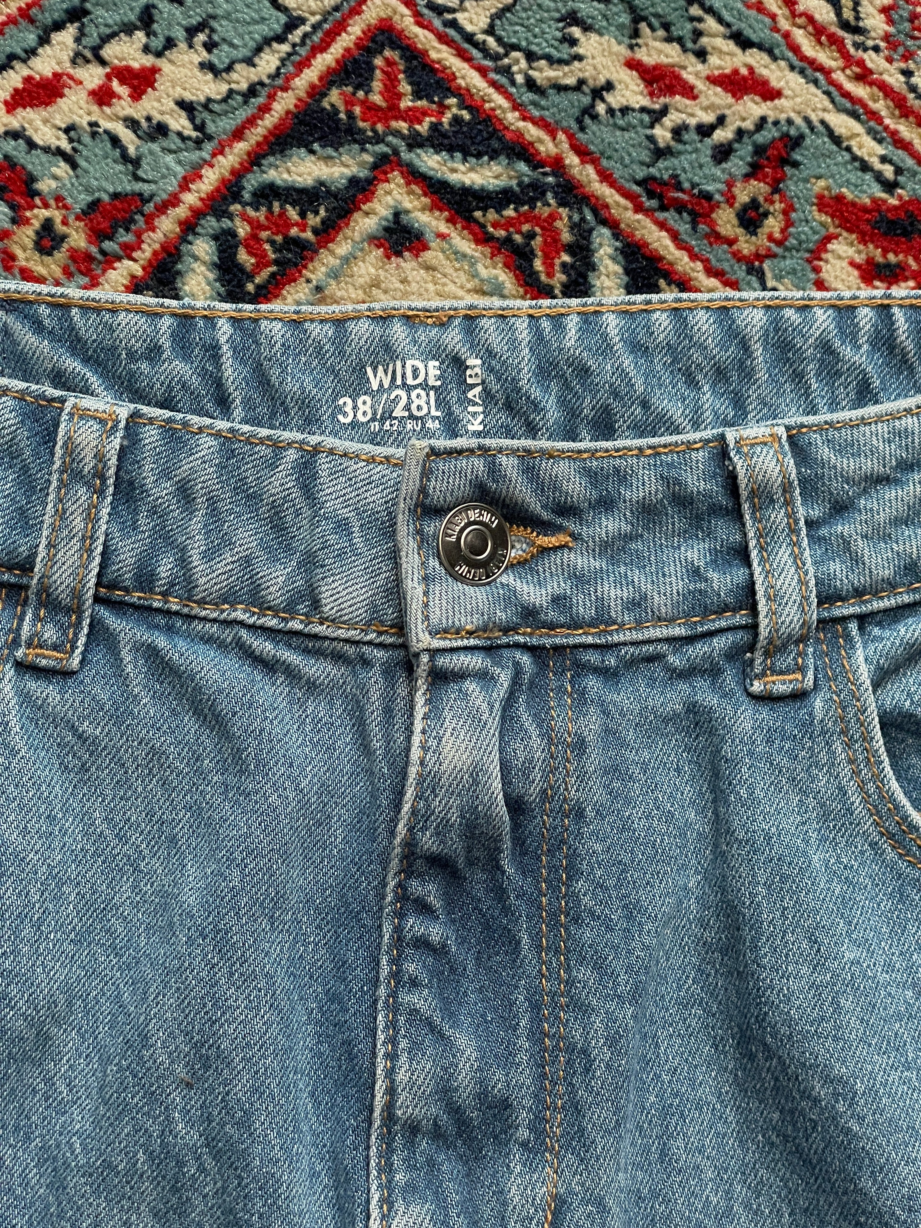 KIABI WIDE FIT HIGH WAISTED LIGHT WASH BLUE JEANS - 28