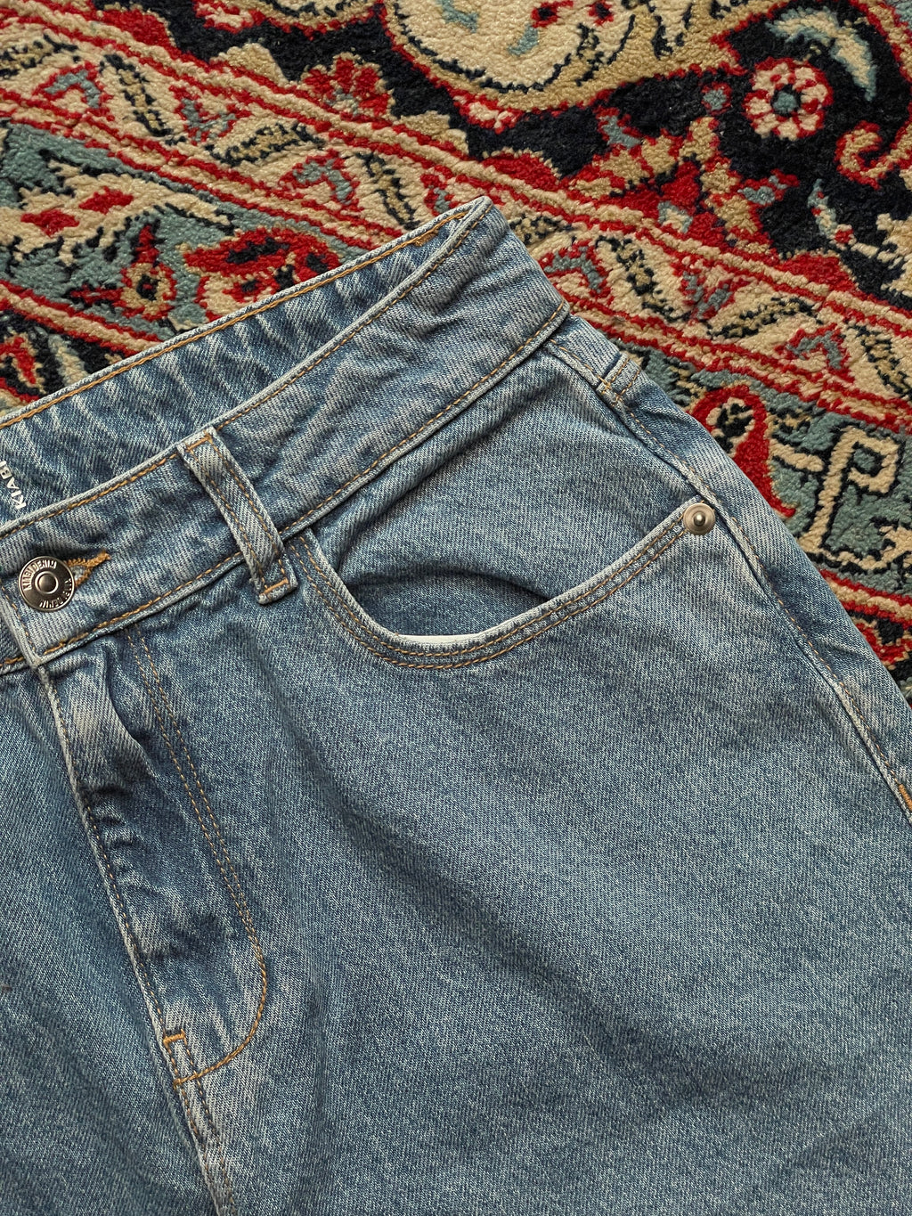 KIABI WIDE FIT HIGH WAISTED LIGHT WASH BLUE JEANS - 28