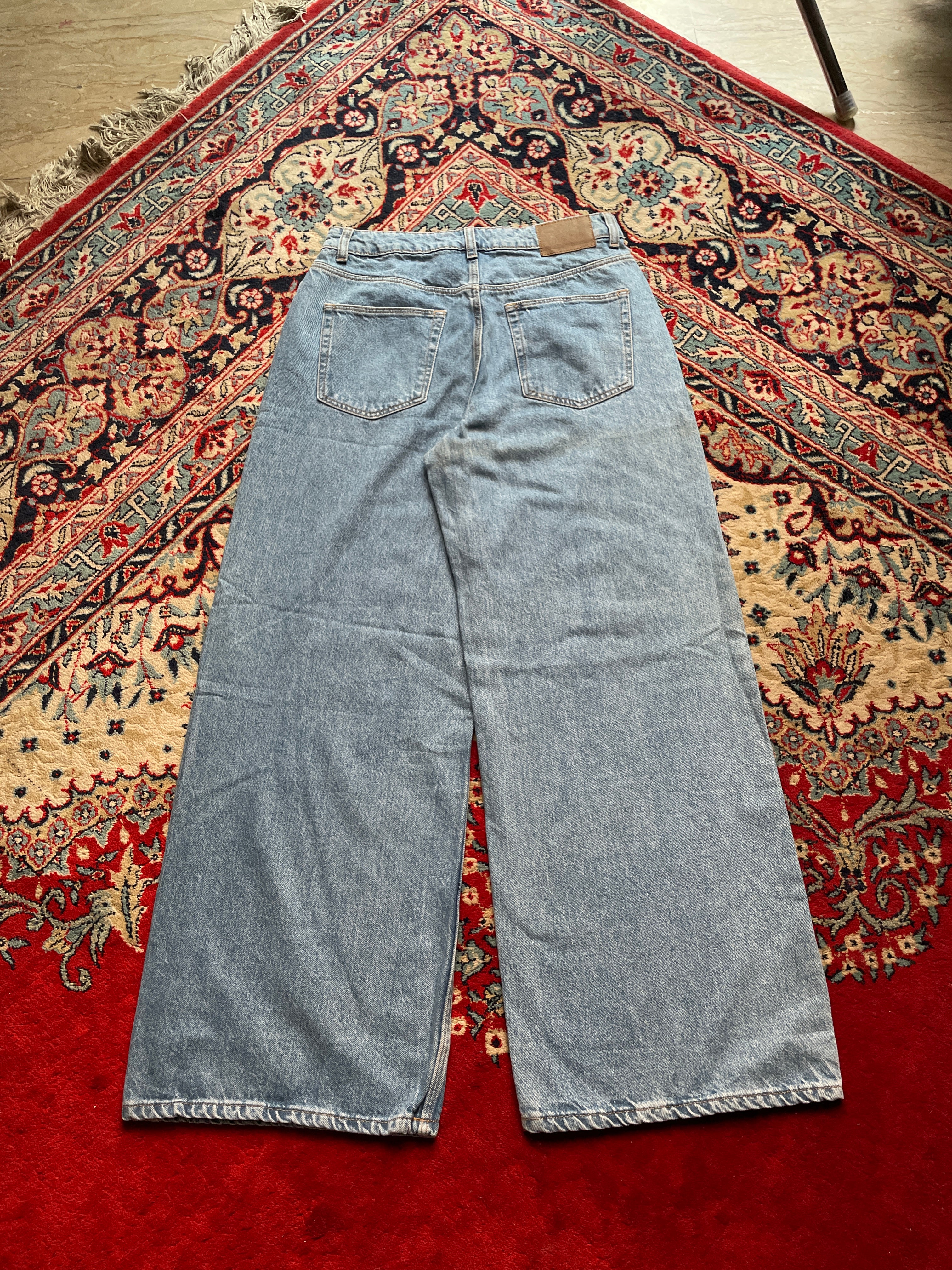 KIABI WIDE FIT HIGH WAISTED LIGHT WASH BLUE JEANS - 28
