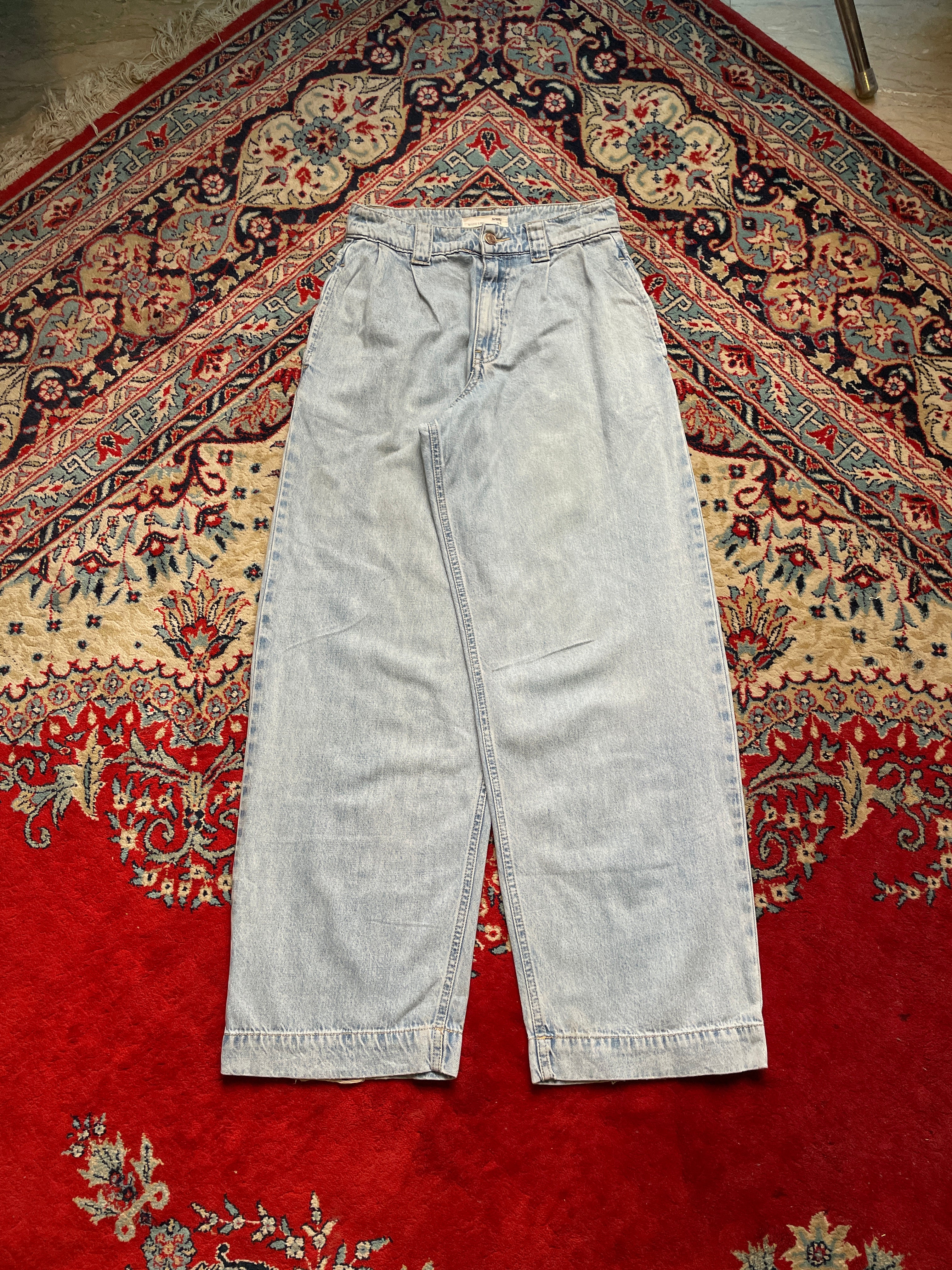 SINSAY HIGH WAISTED LIGHT WASH DENIM PLEATED BAGGY JEANS - 26