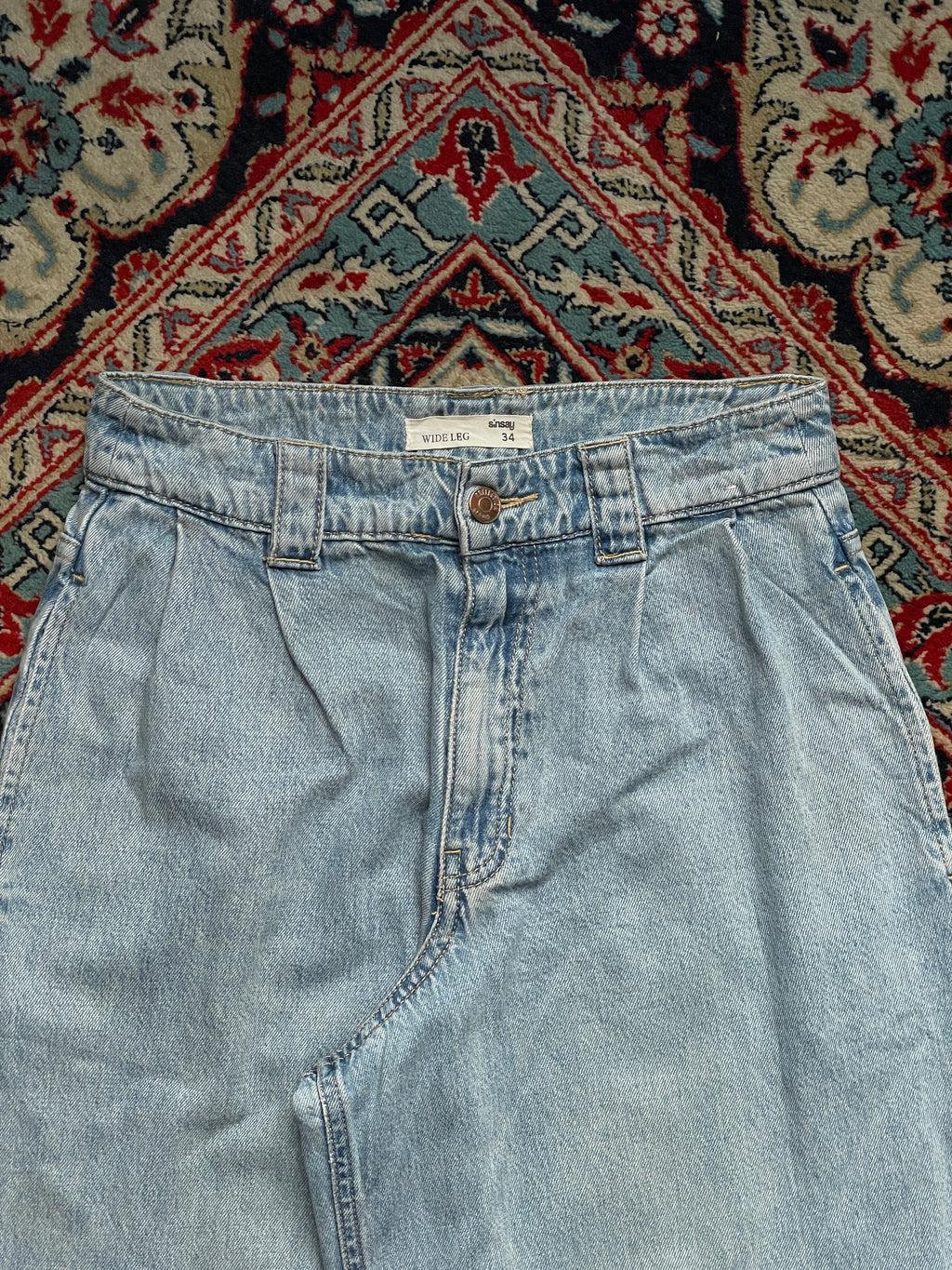 SINSAY HIGH WAISTED LIGHT WASH DENIM PLEATED BAGGY JEANS - 26