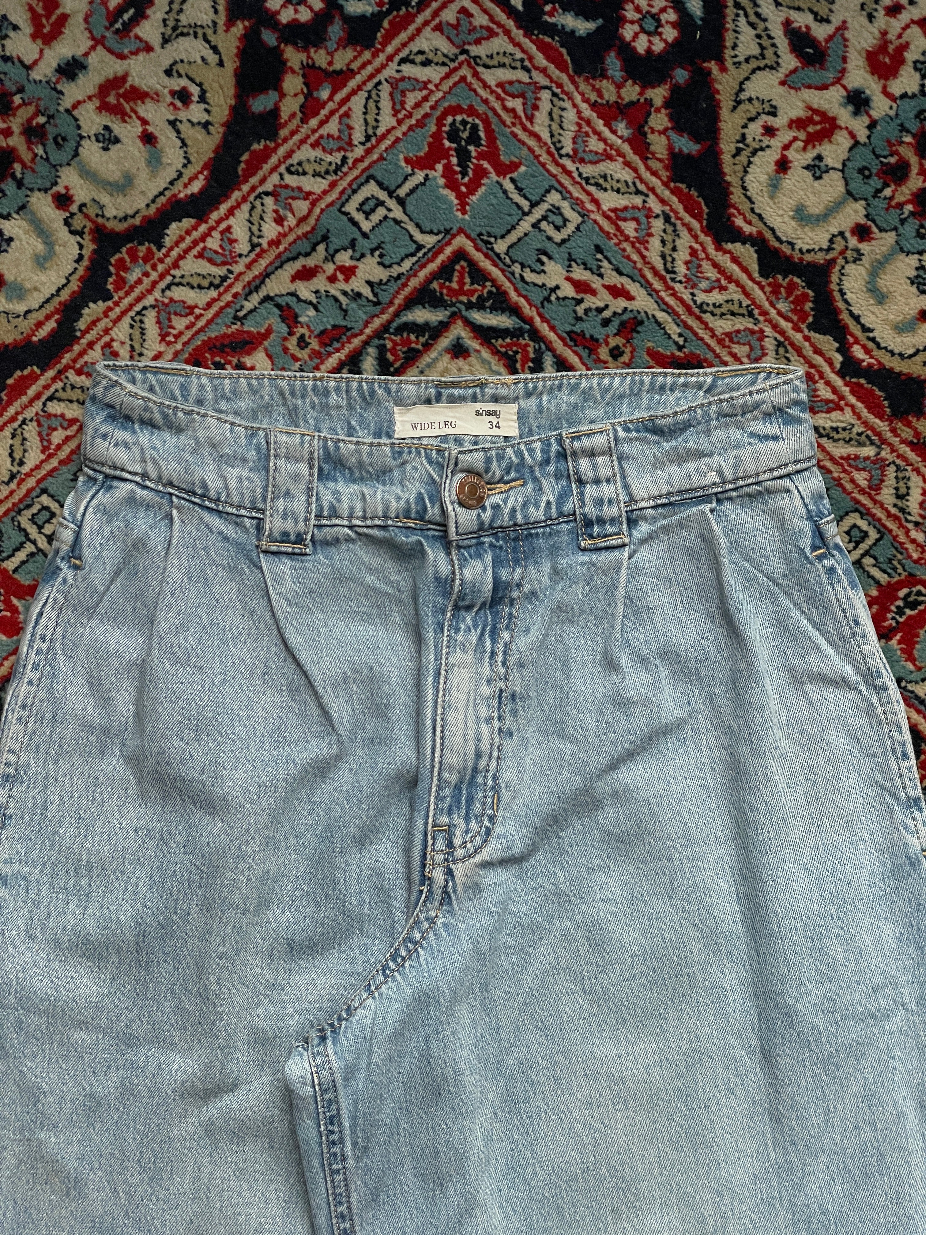 SINSAY HIGH WAISTED LIGHT WASH DENIM PLEATED BAGGY JEANS - 26