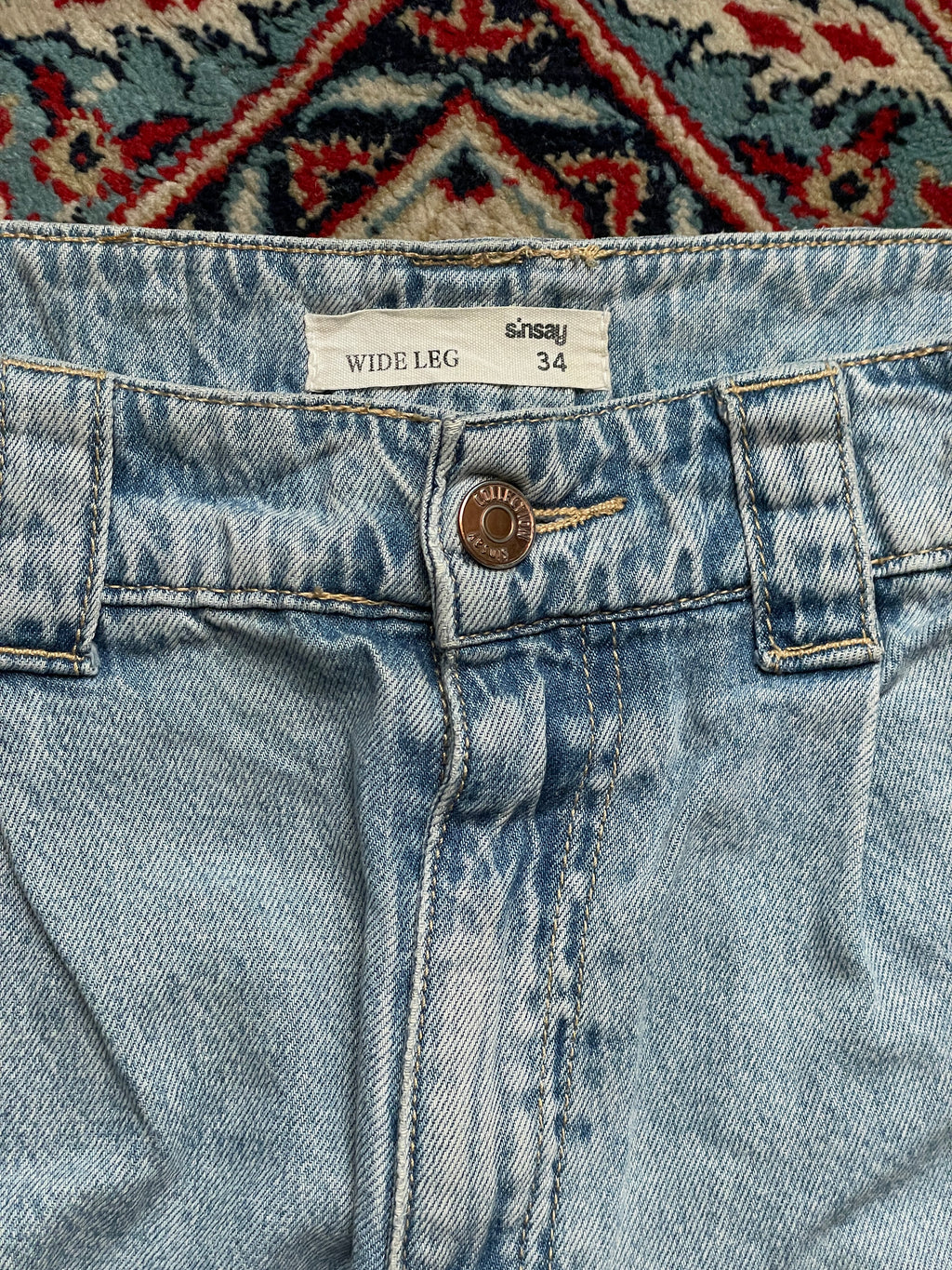 SINSAY HIGH WAISTED LIGHT WASH DENIM PLEATED BAGGY JEANS - 26