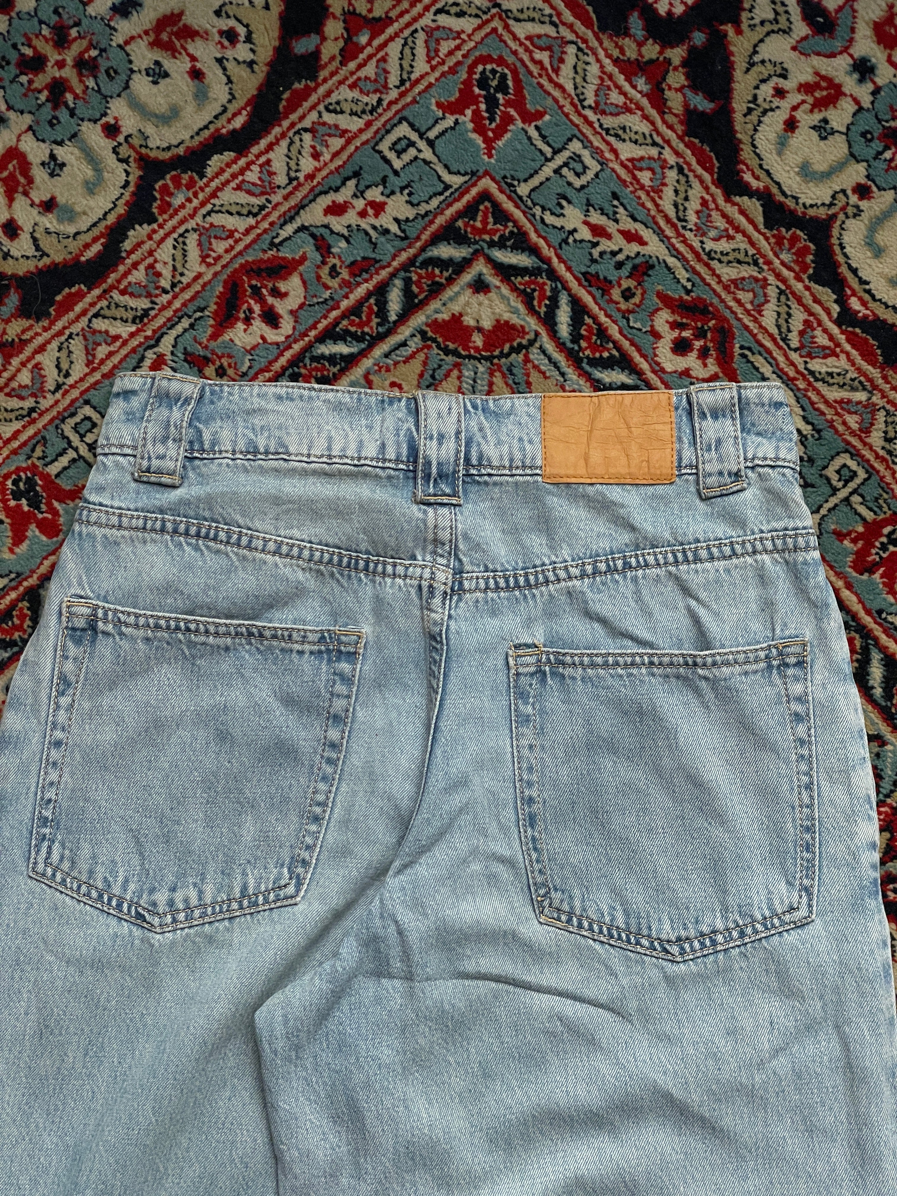 SINSAY HIGH WAISTED LIGHT WASH DENIM PLEATED BAGGY JEANS - 26