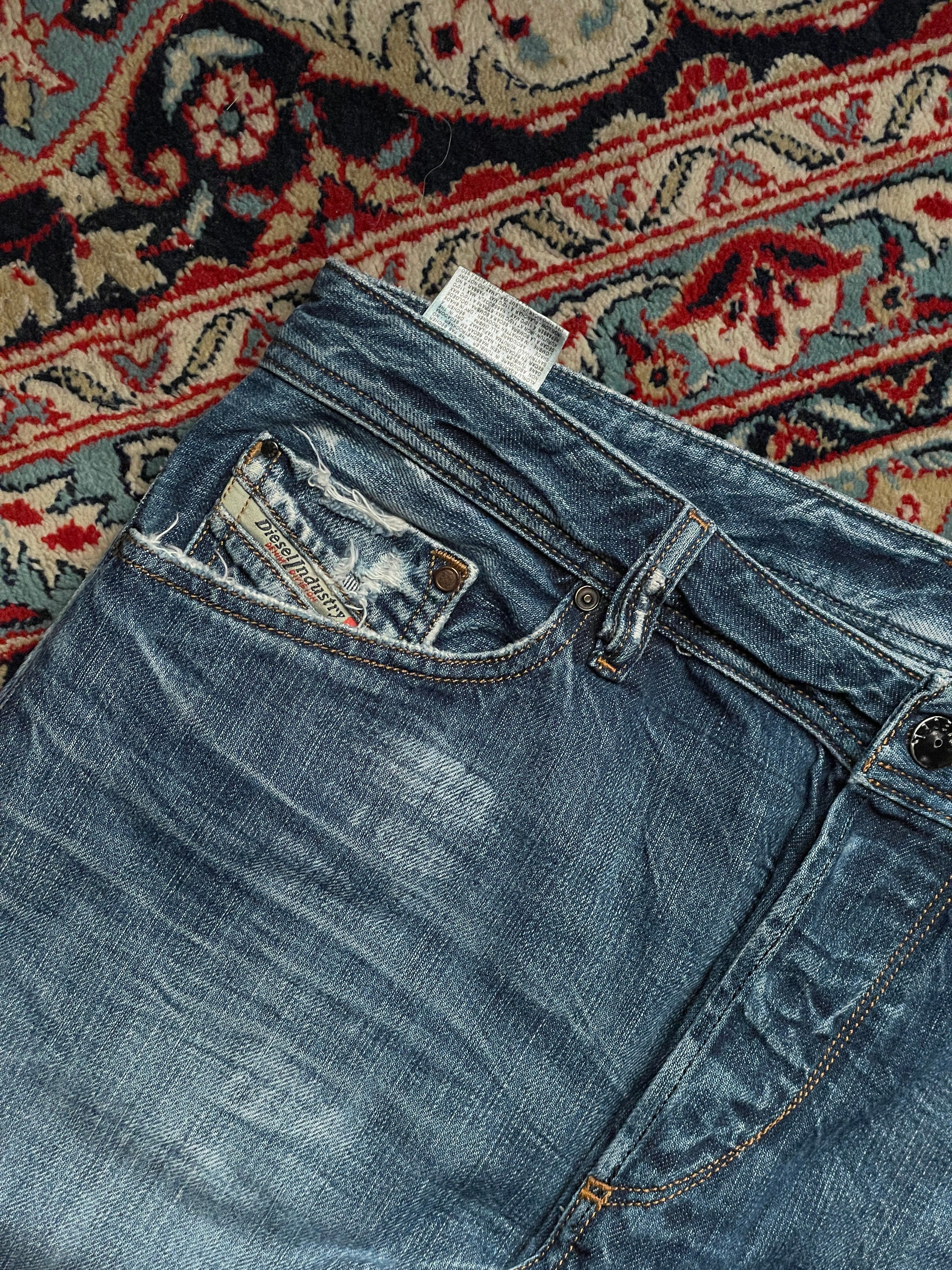 DIESEL KOOTLER WASHED BLUE STRAIGHT FIT JEANS - 38