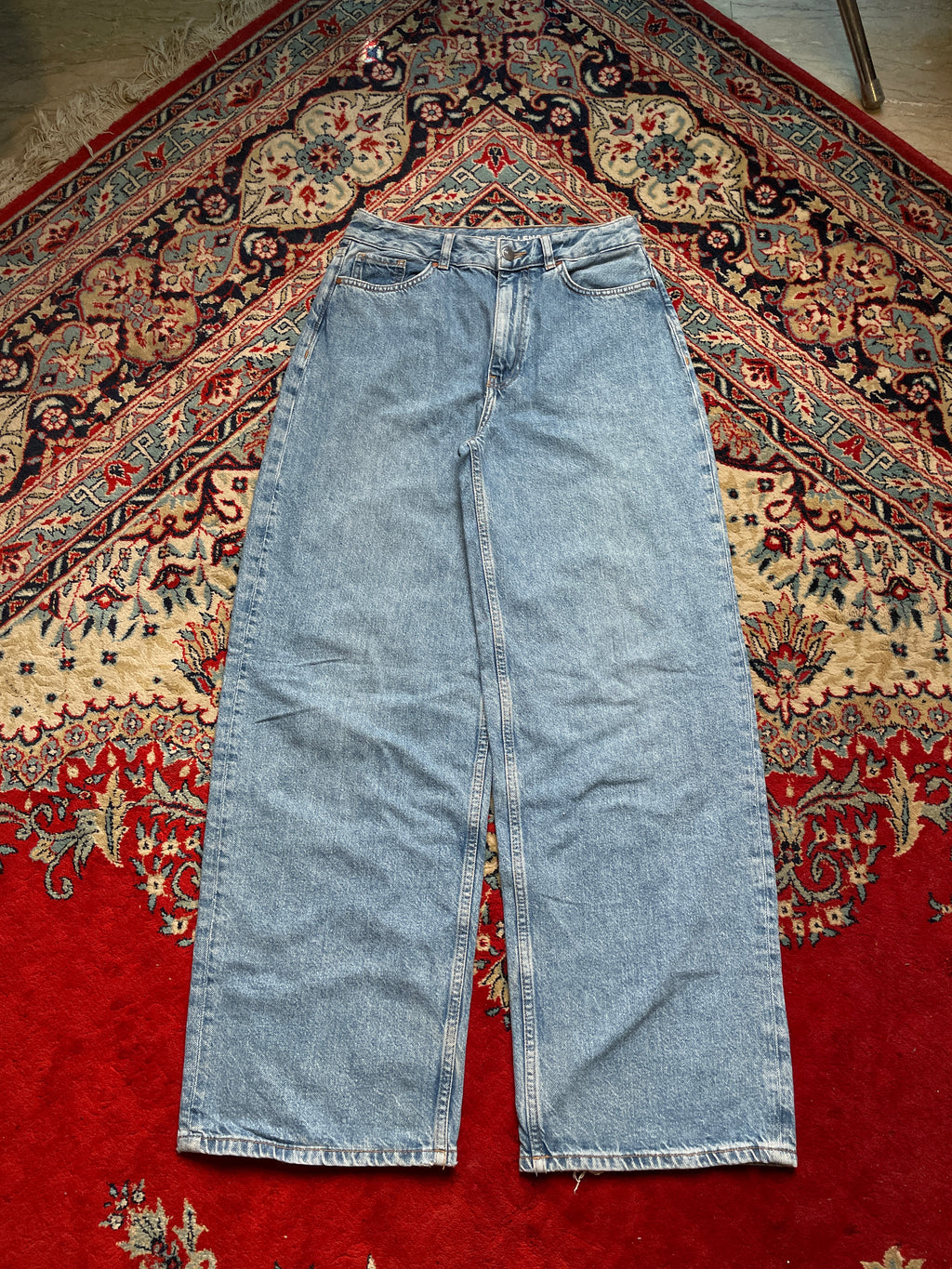 NEVER DENIM LIGHT WASH HIGH WAIST JEANS