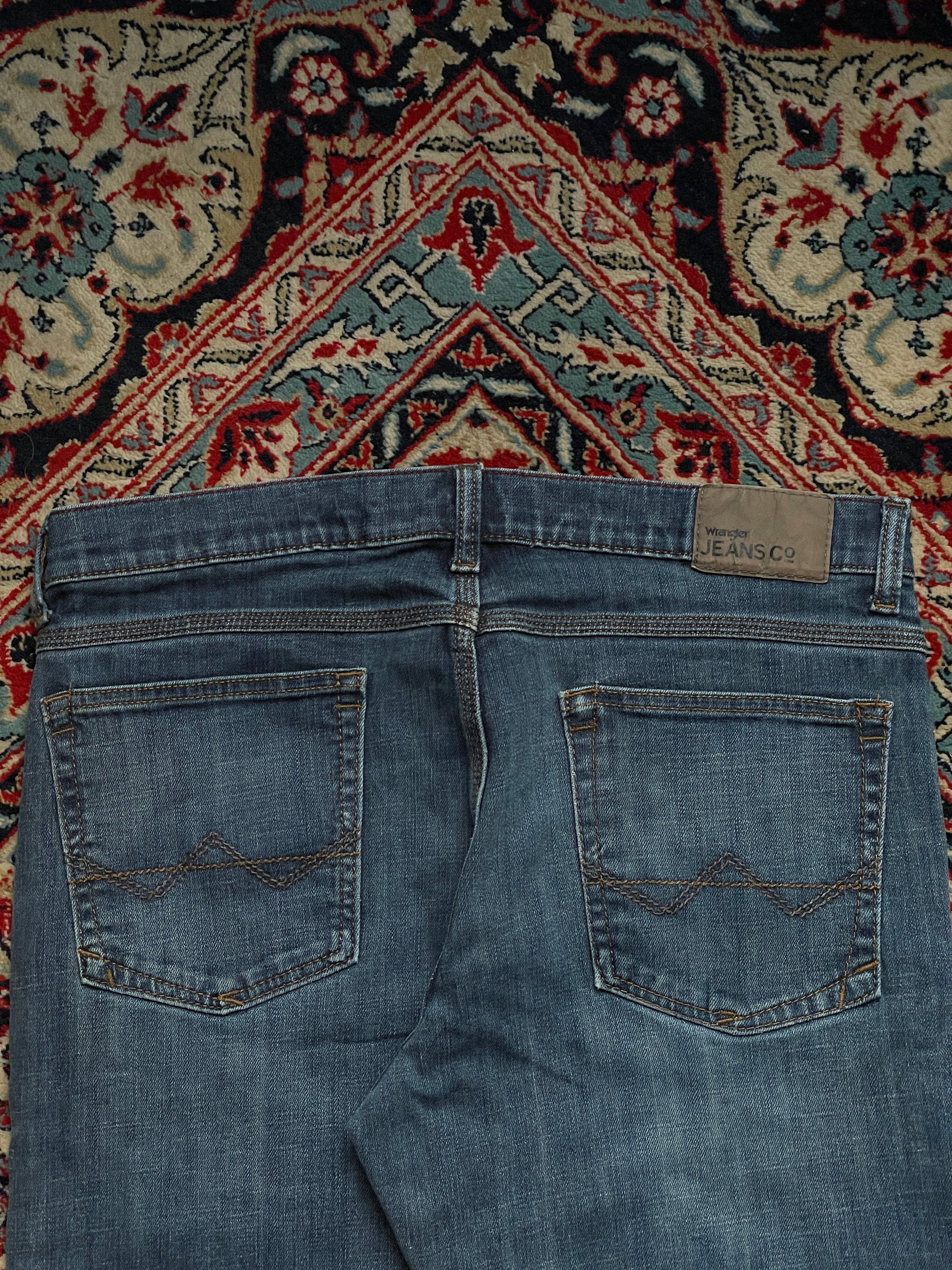 WRANGLER JEANS CO STRAIGHT-BOOTCUT MEDIUM WASH BLUE JEANS - 32