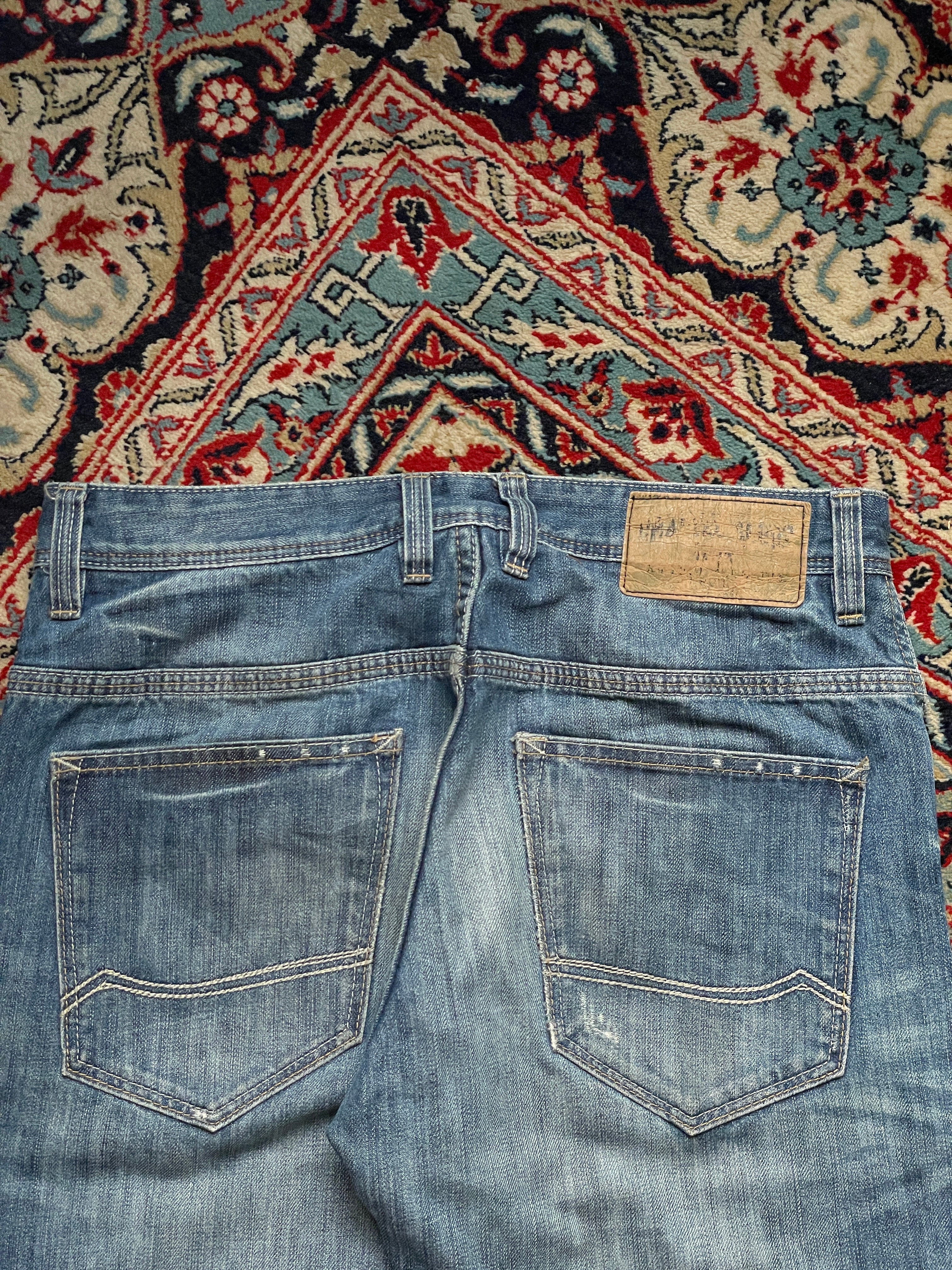 Vintage Crafted Goods Washed Distressed Straight FIT JEANS - 32