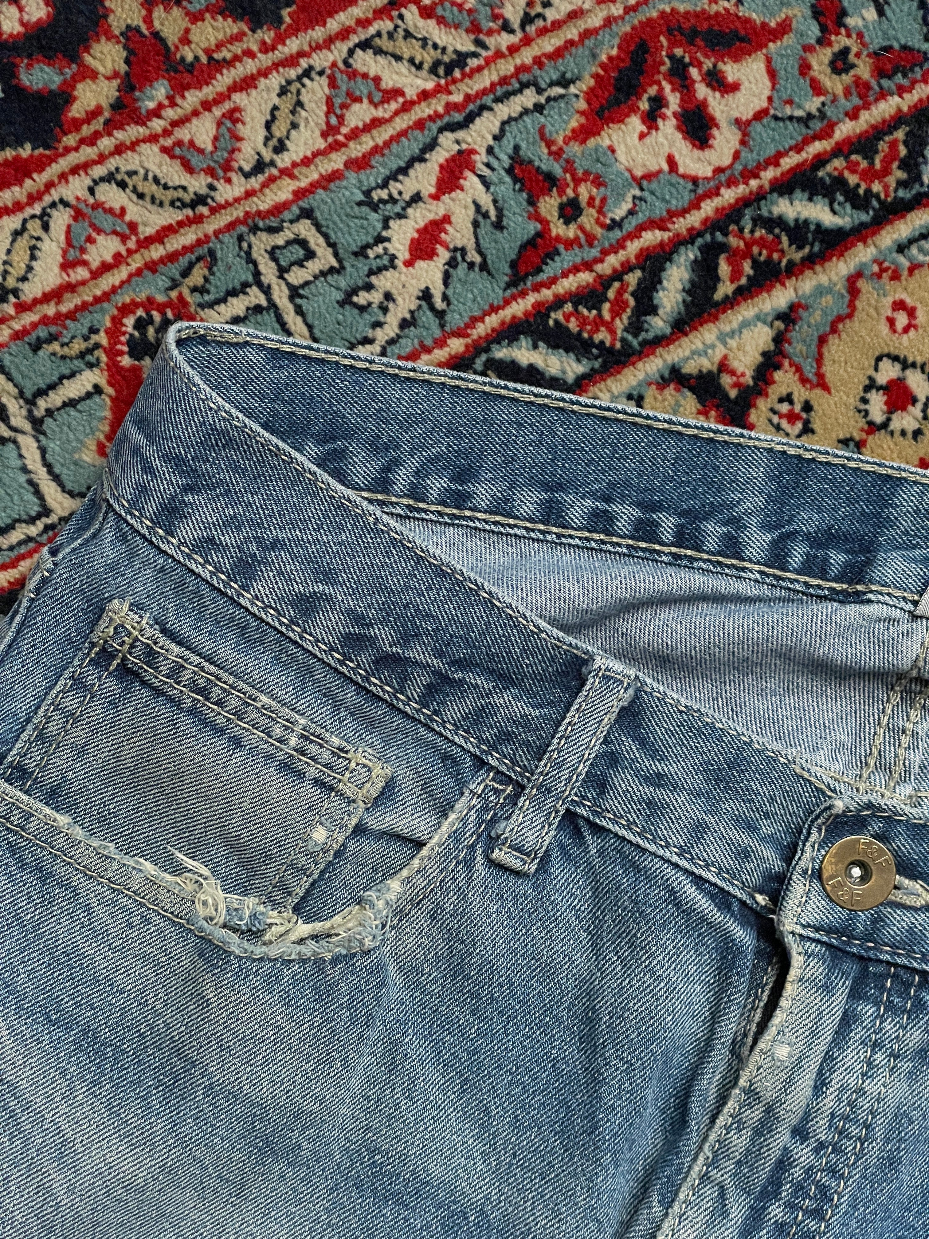 F&F LIGHT WASH RELAXED FIT CASUAL STREETWEAR DENIM JEANS - 32