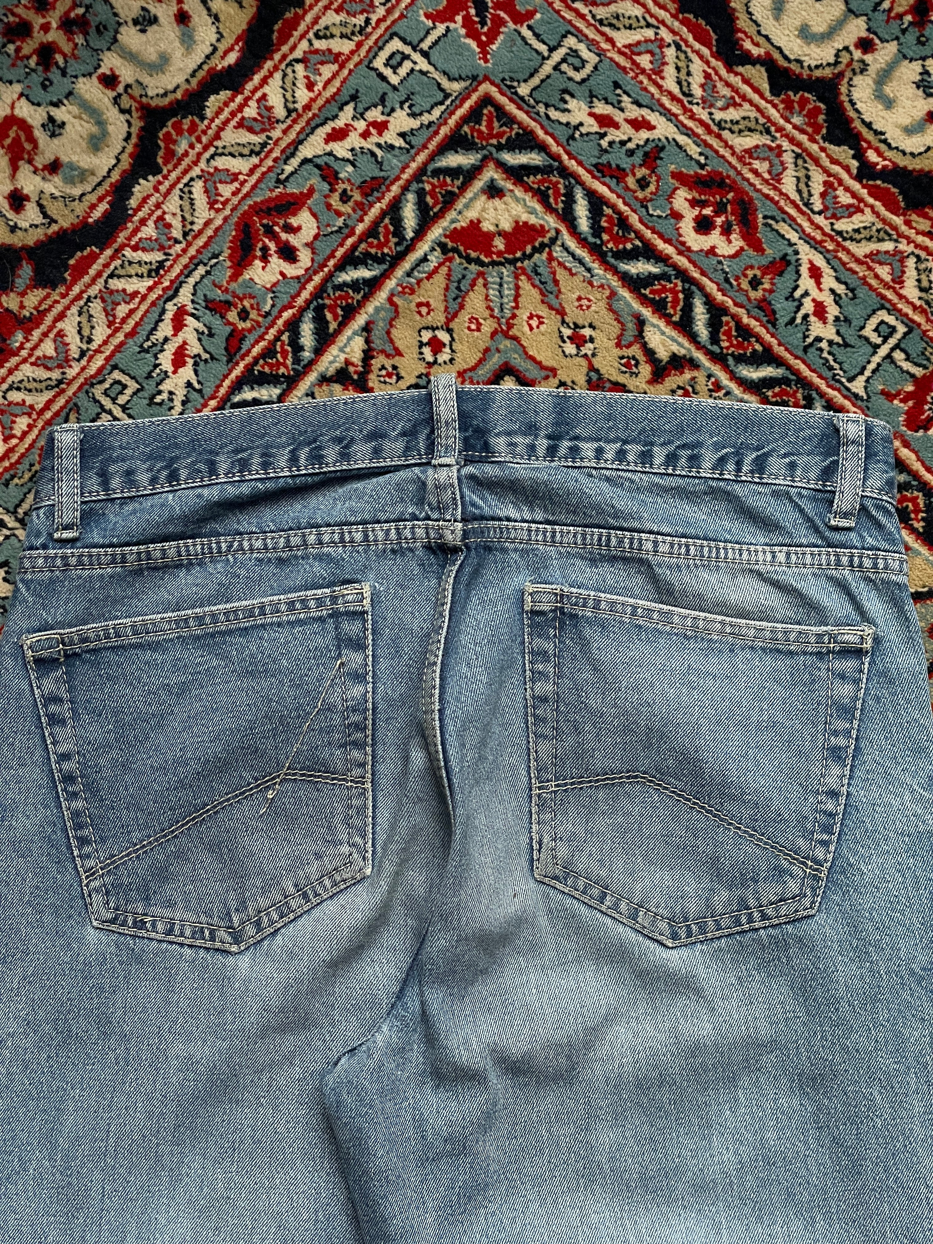 F&F LIGHT WASH RELAXED FIT CASUAL STREETWEAR DENIM JEANS - 32