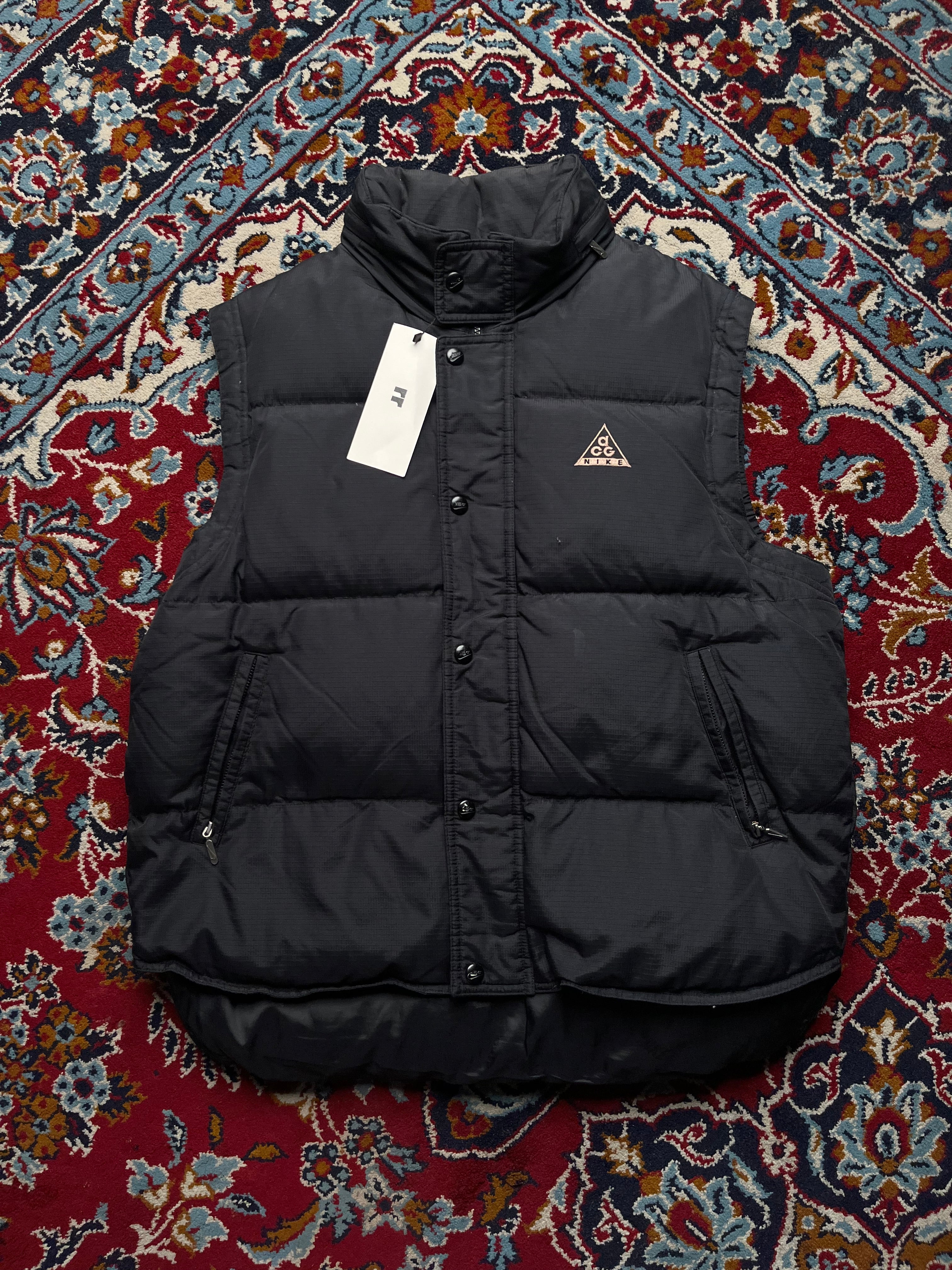 Nike ACG Filled Hooded Black Puffer Vest - L