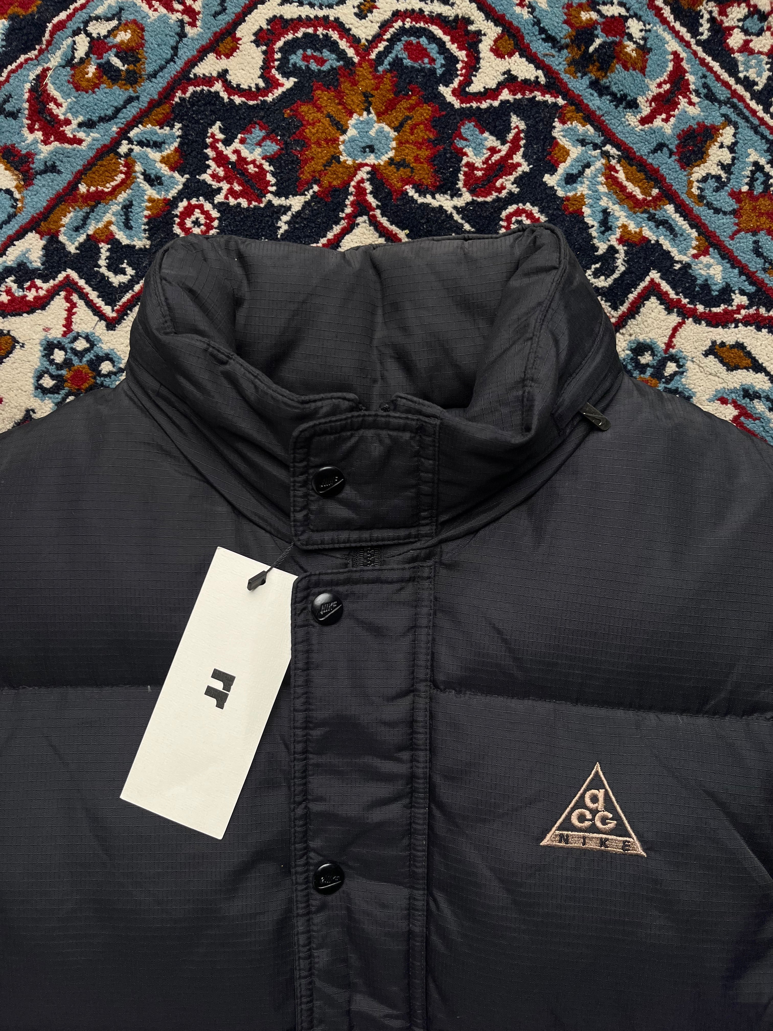 Nike ACG Filled Hooded Black Puffer Vest - L