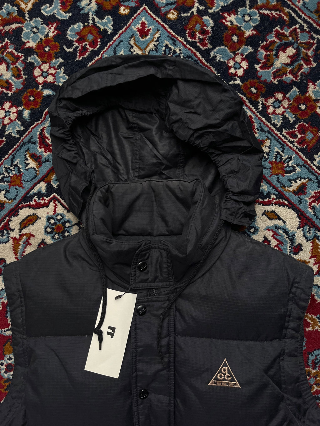 Nike ACG Filled Hooded Black Puffer Vest - L