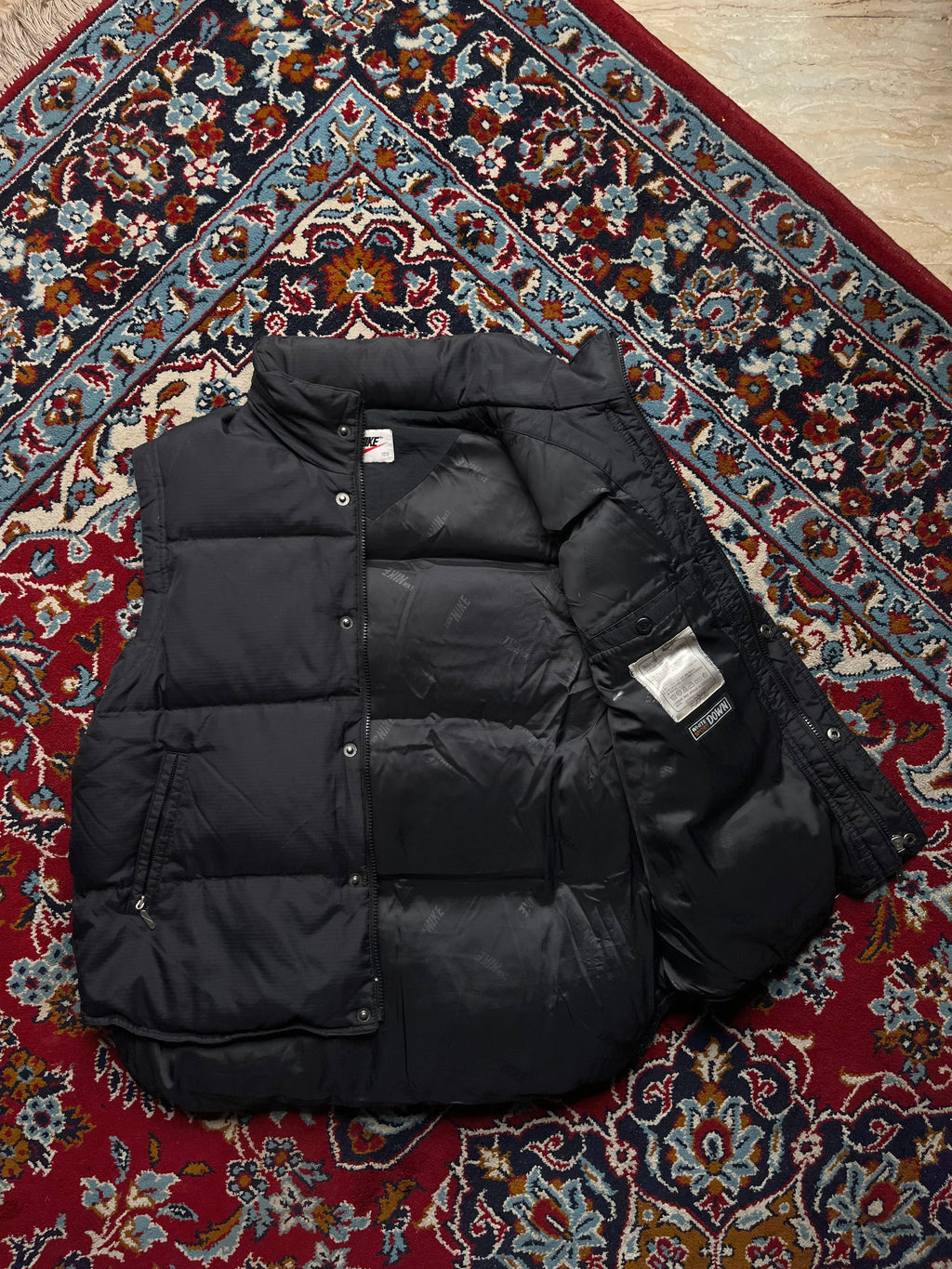Nike ACG Filled Hooded Black Puffer Vest - L