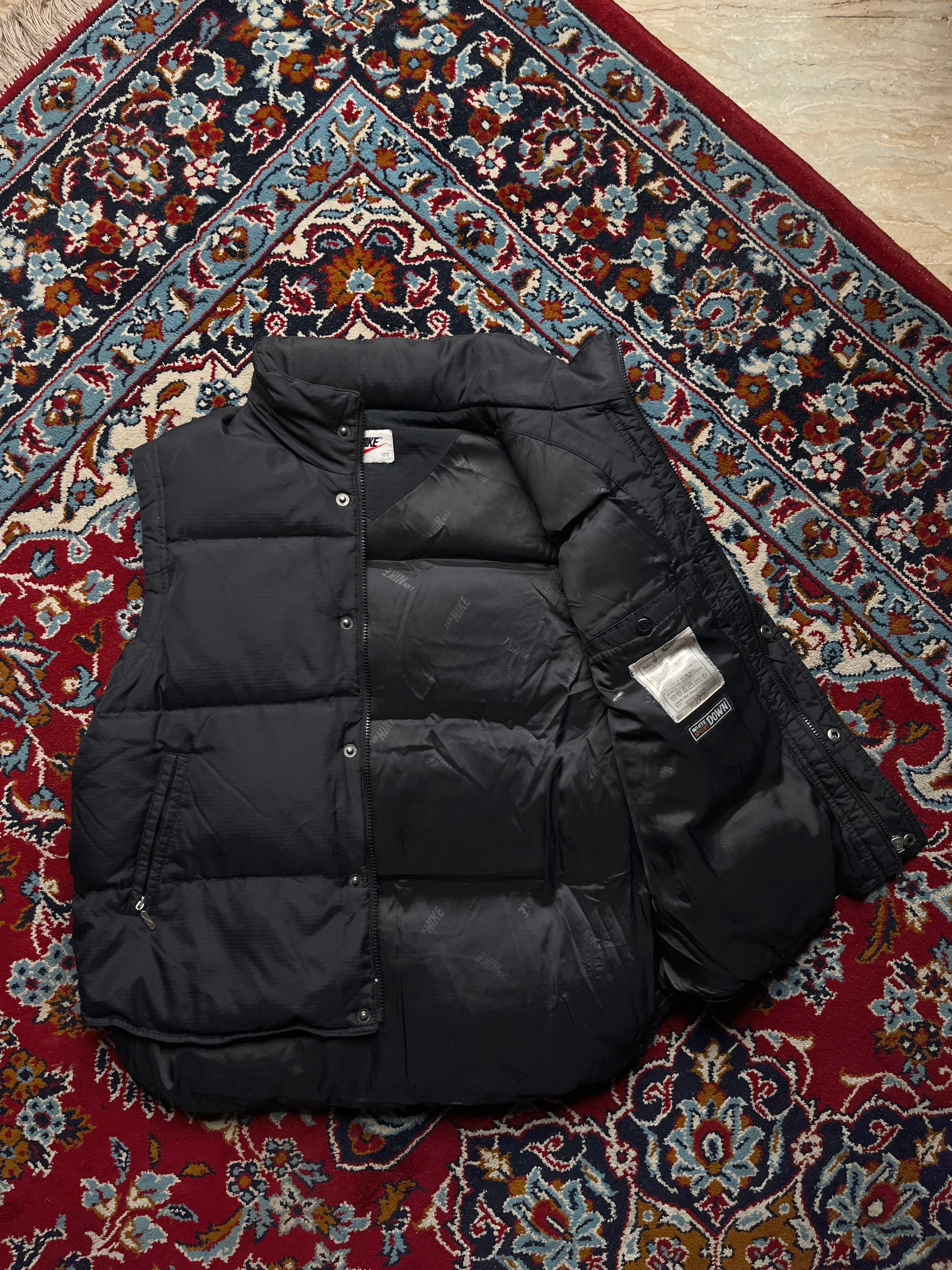 Nike ACG Filled Hooded Black Puffer Vest - L