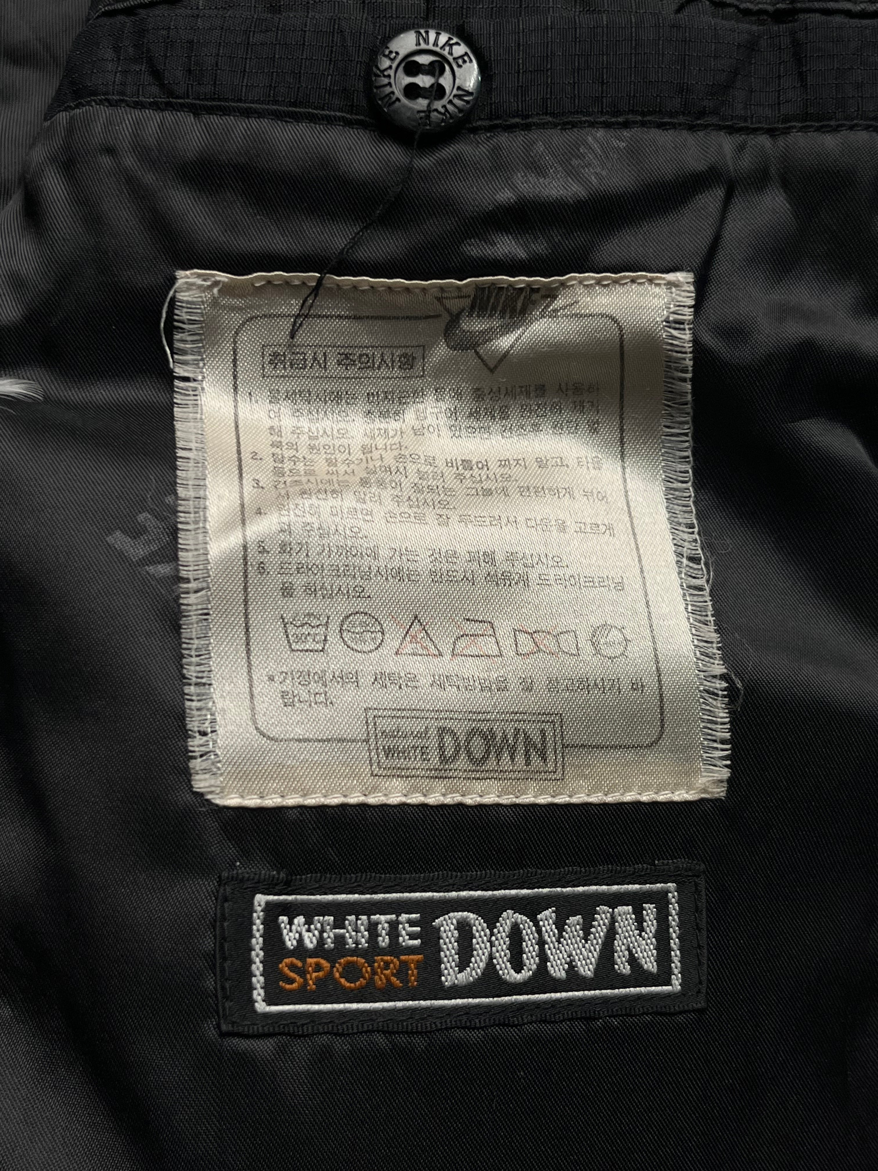 Nike ACG Filled Hooded Black Puffer Vest - L