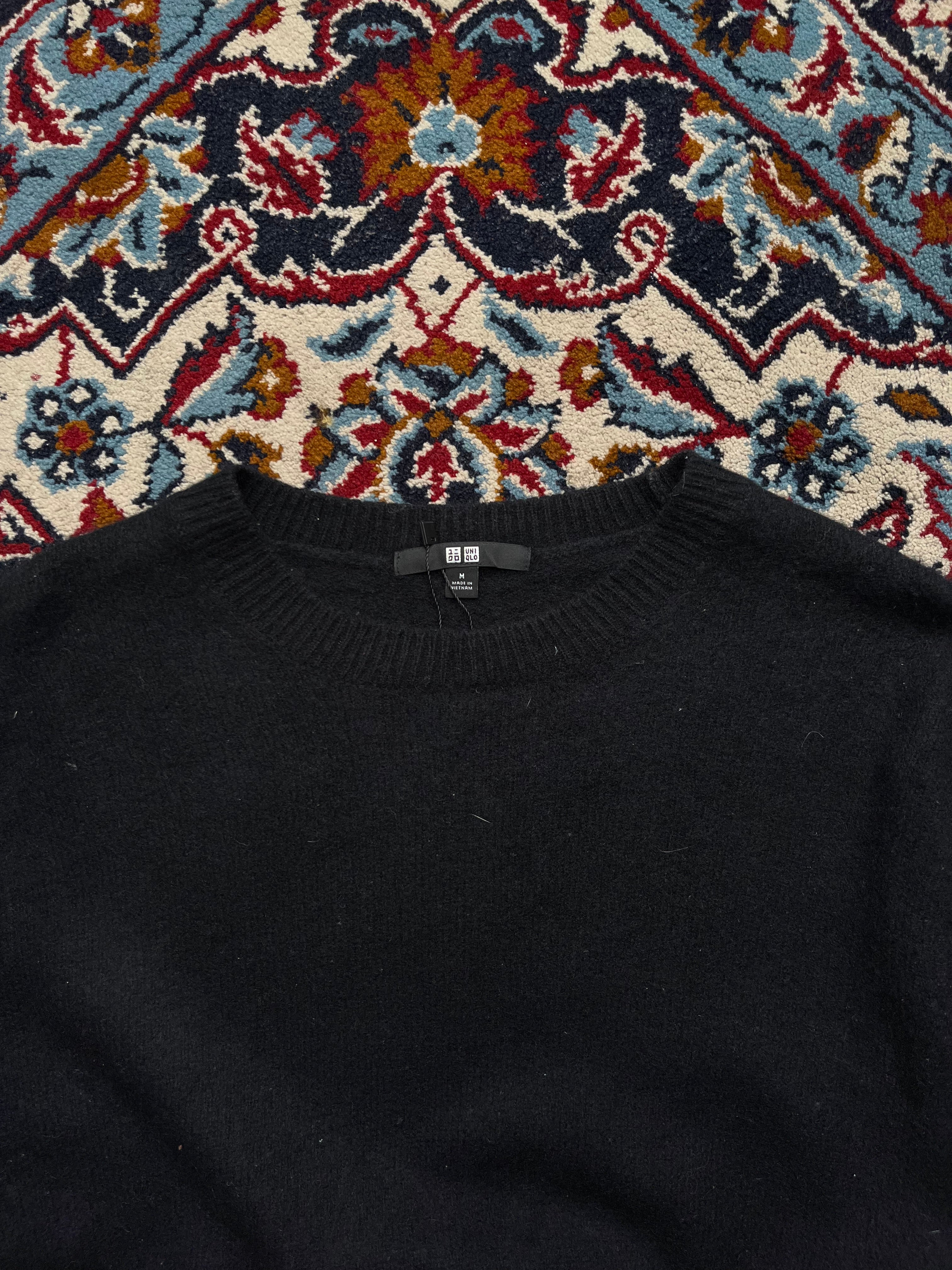 UNIQLO Black Wool Crew Neck KnitED Sweater - M