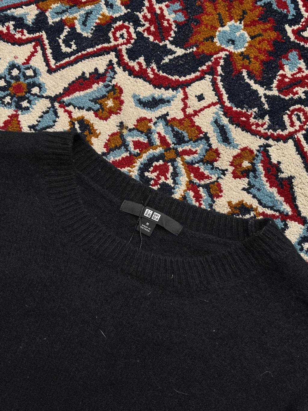 UNIQLO Black Wool Crew Neck KnitED Sweater - M